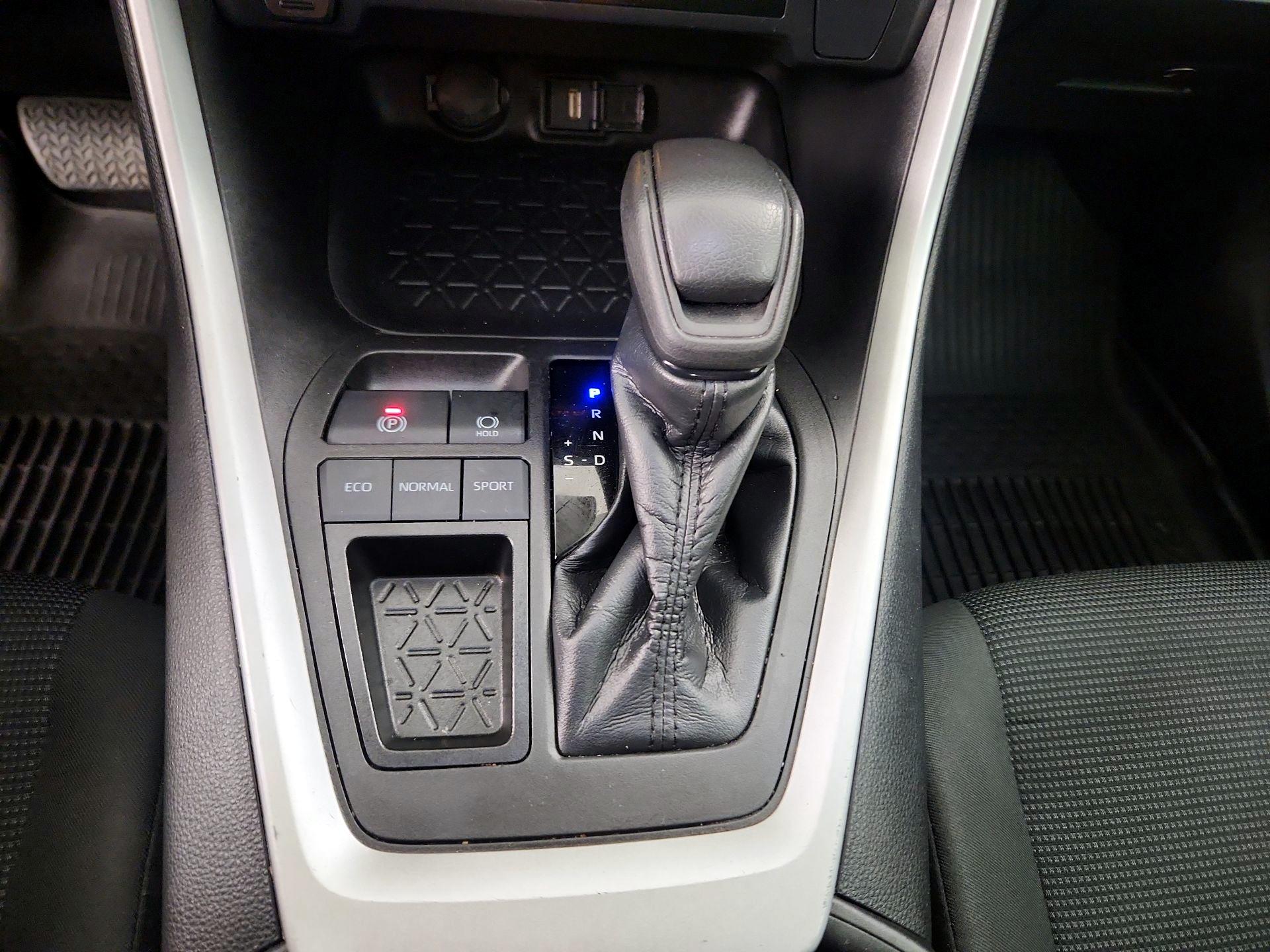 Thumbnail: 2022 Toyota RAV4 - 17