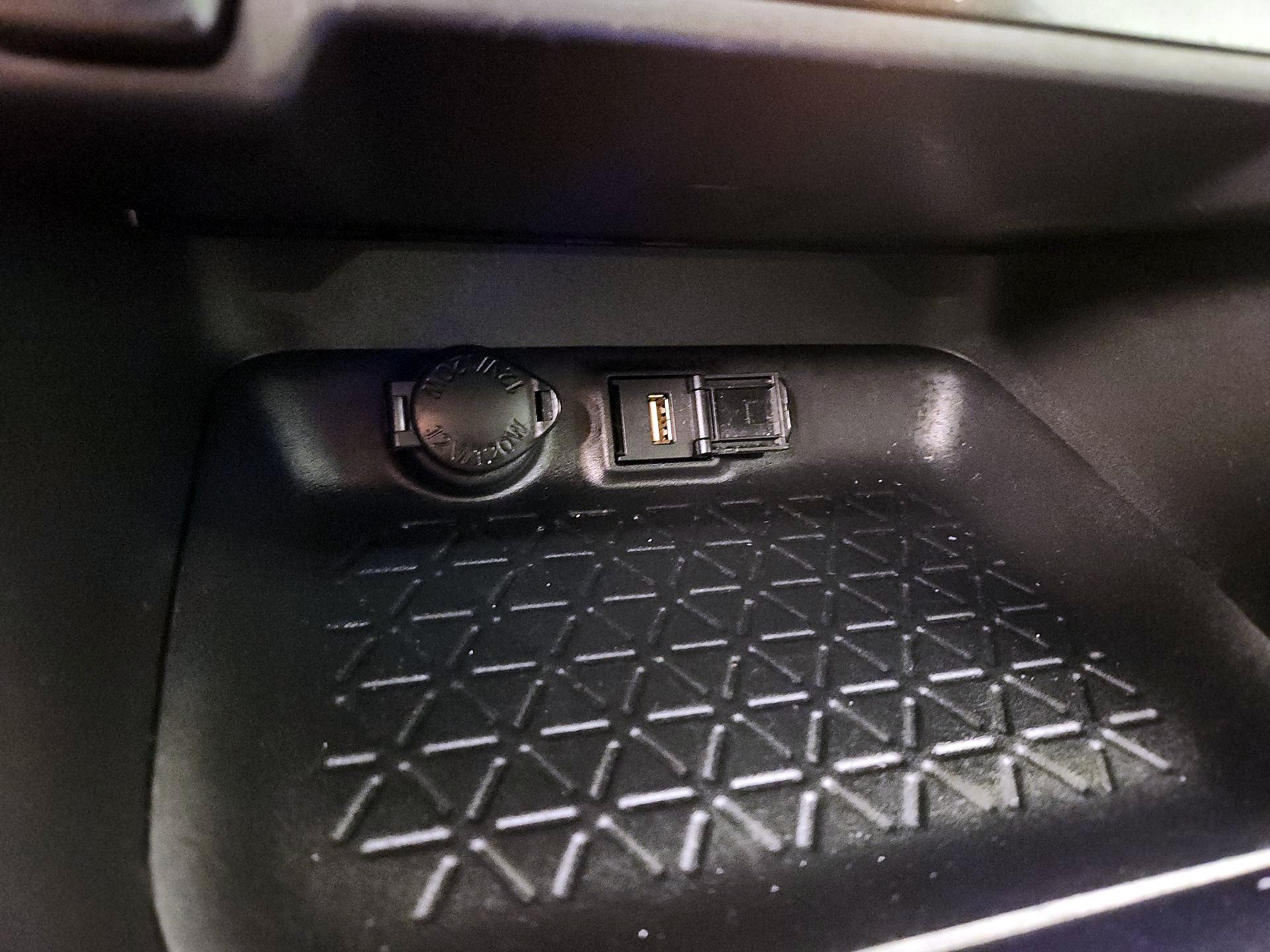 Thumbnail: 2022 Toyota RAV4 - 18