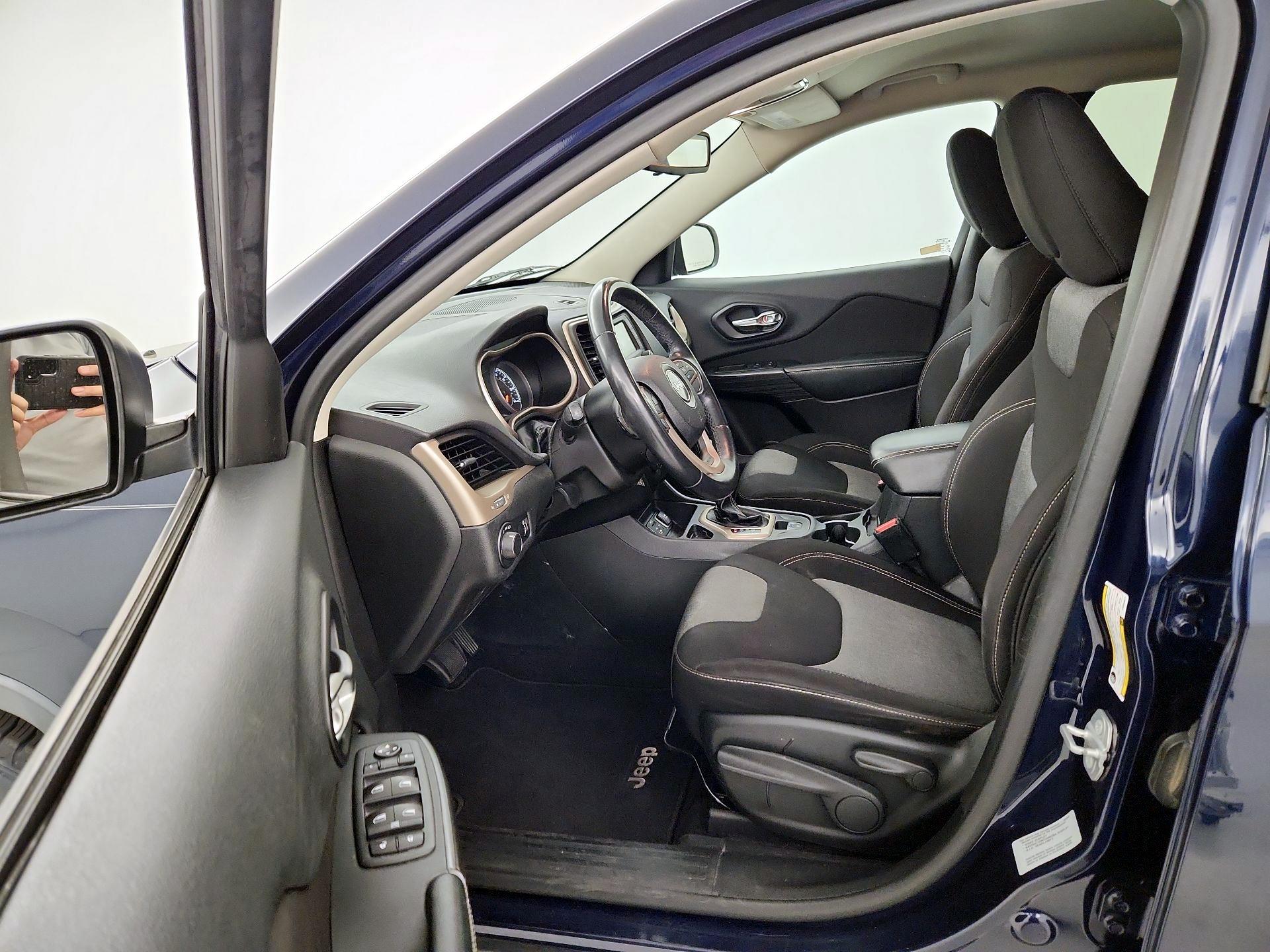 Thumbnail: 2015 Jeep Cherokee - 11