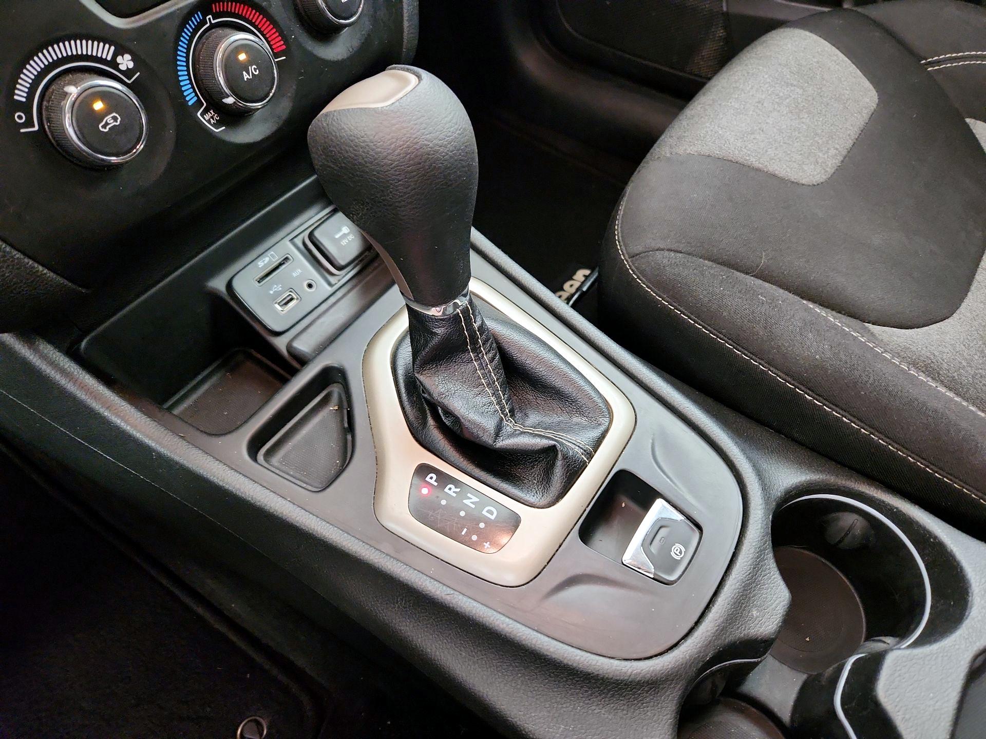 Thumbnail: 2015 Jeep Cherokee - 16