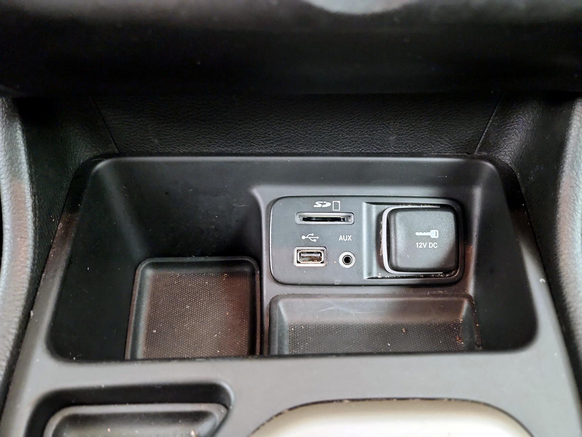 Thumbnail: 2015 Jeep Cherokee - 17