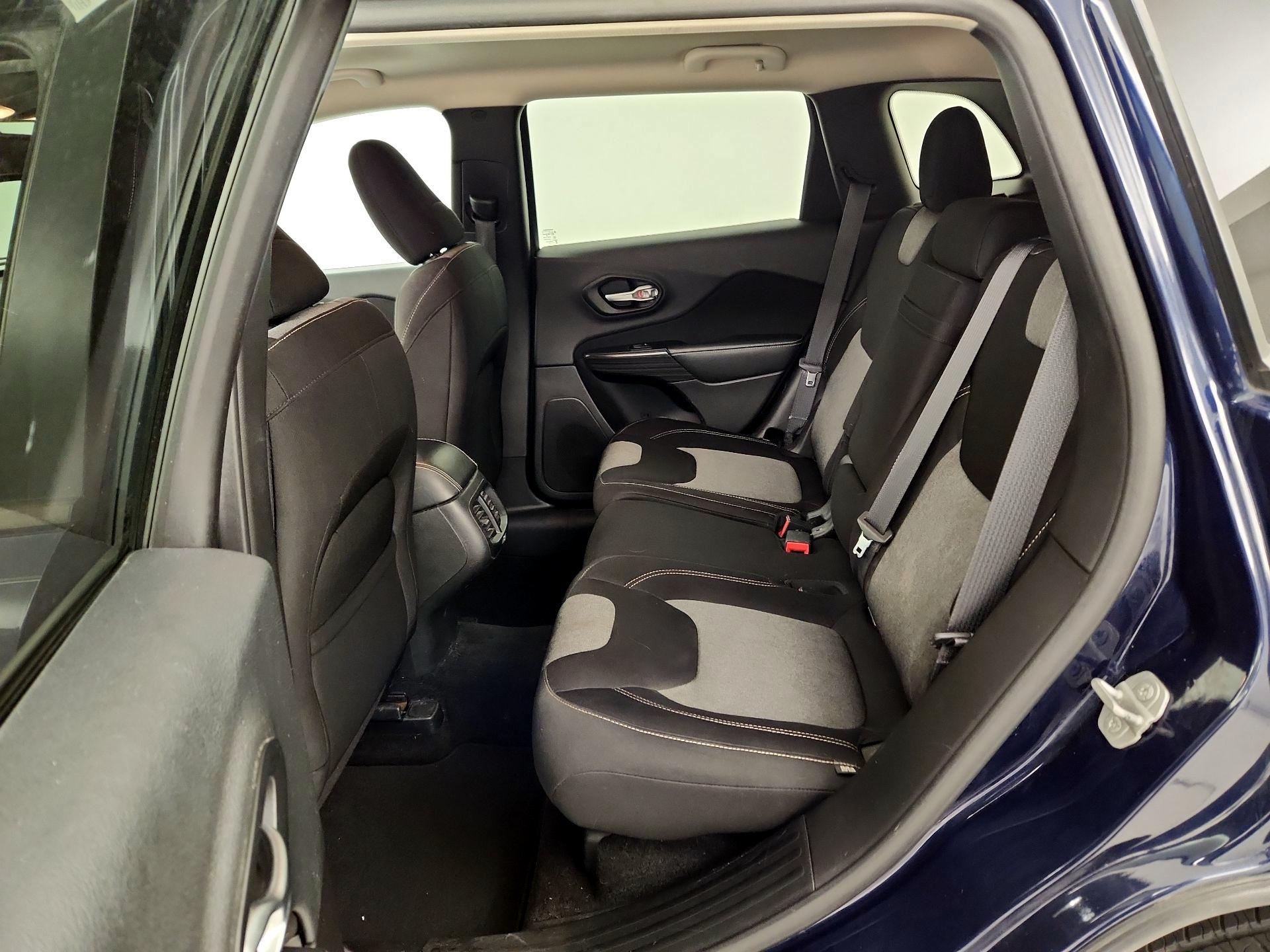 Thumbnail: 2015 Jeep Cherokee - 18