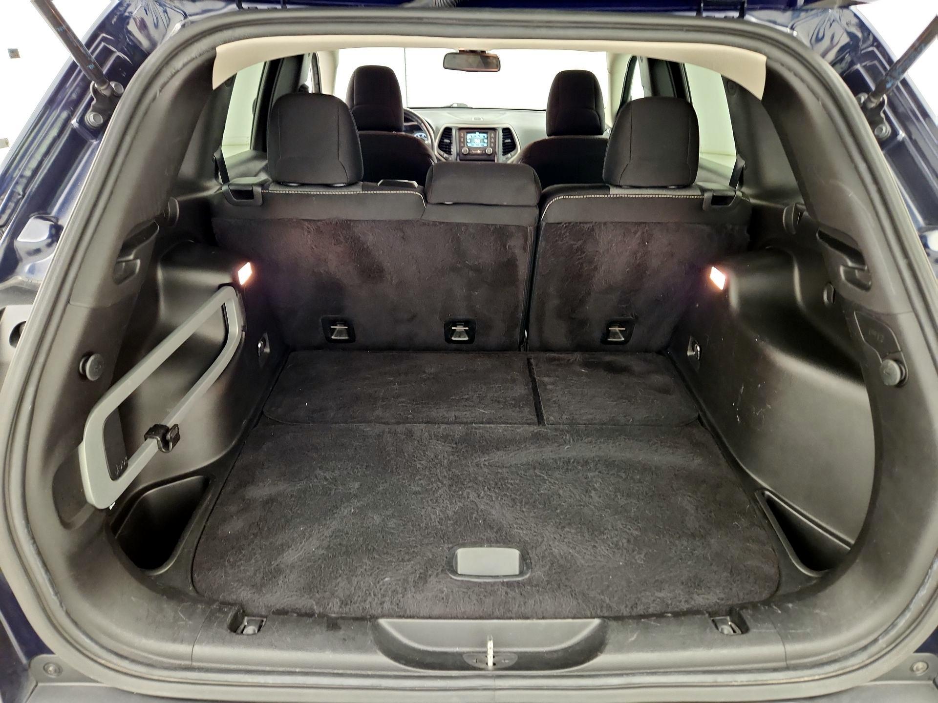 Thumbnail: 2015 Jeep Cherokee - 19