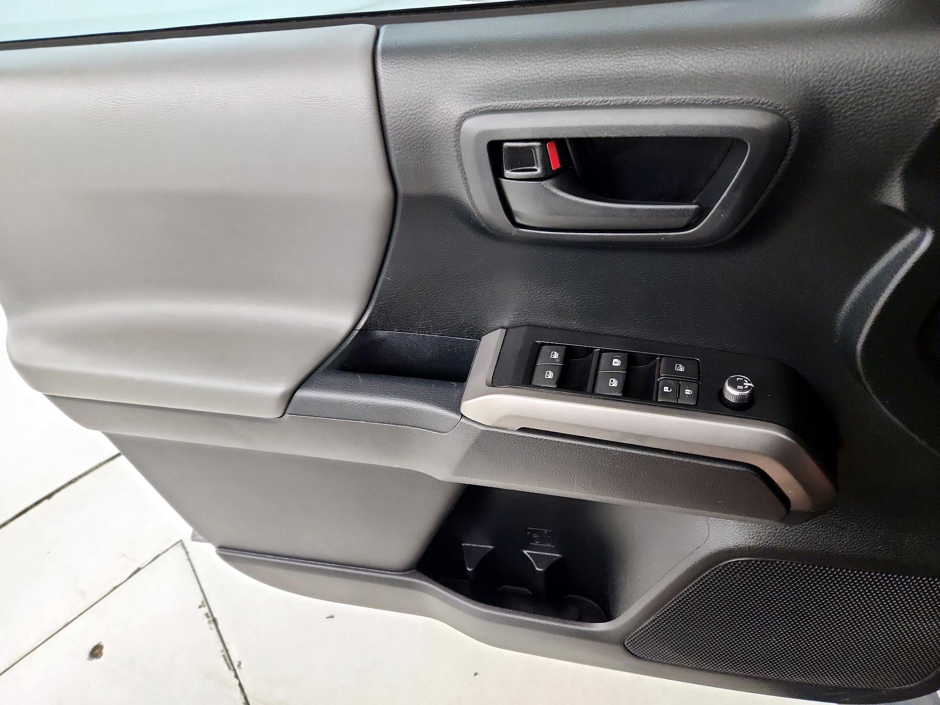 Thumbnail: 2017 Toyota Tacoma - 12