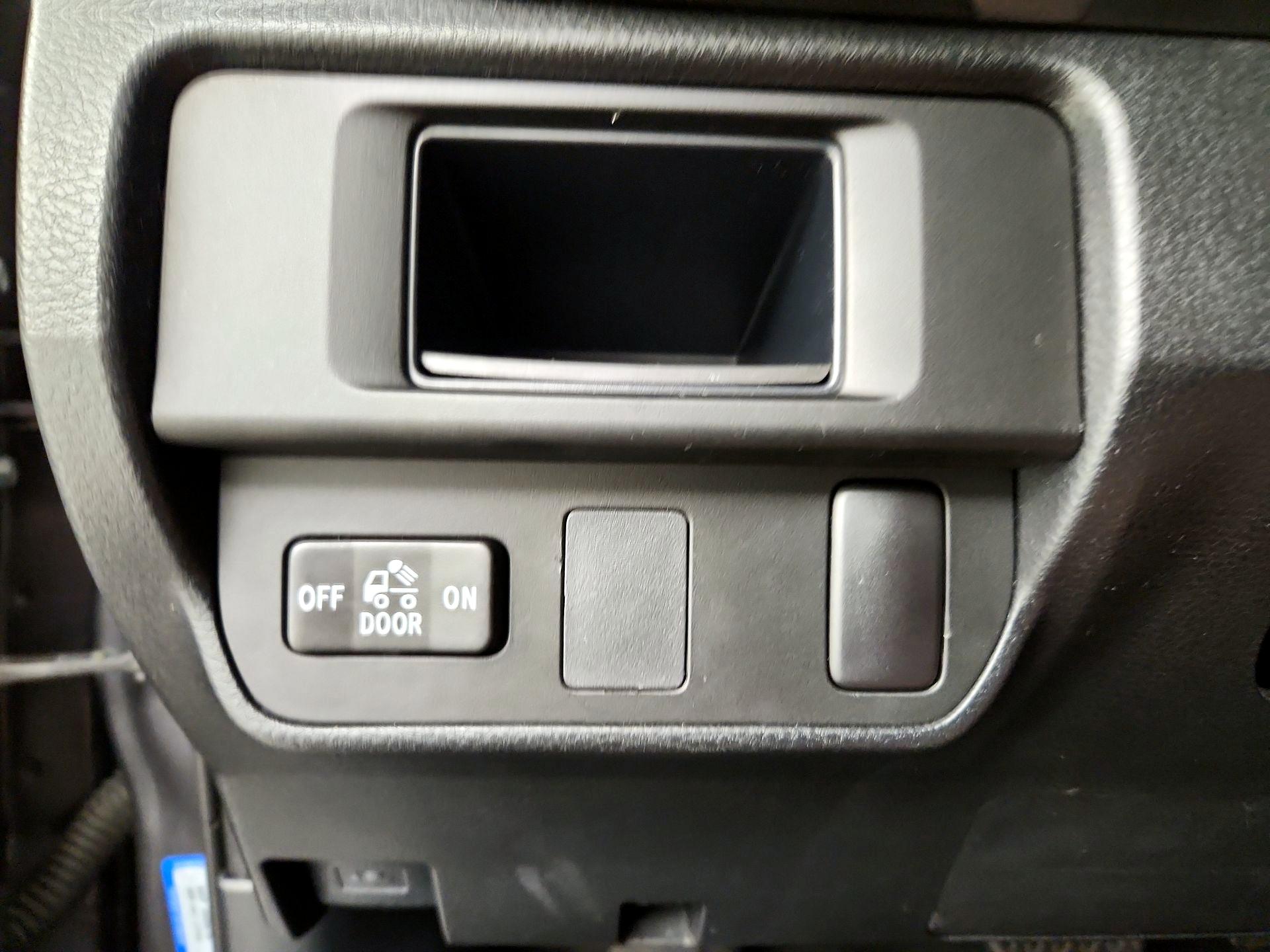 Thumbnail: 2017 Toyota Tacoma - 13