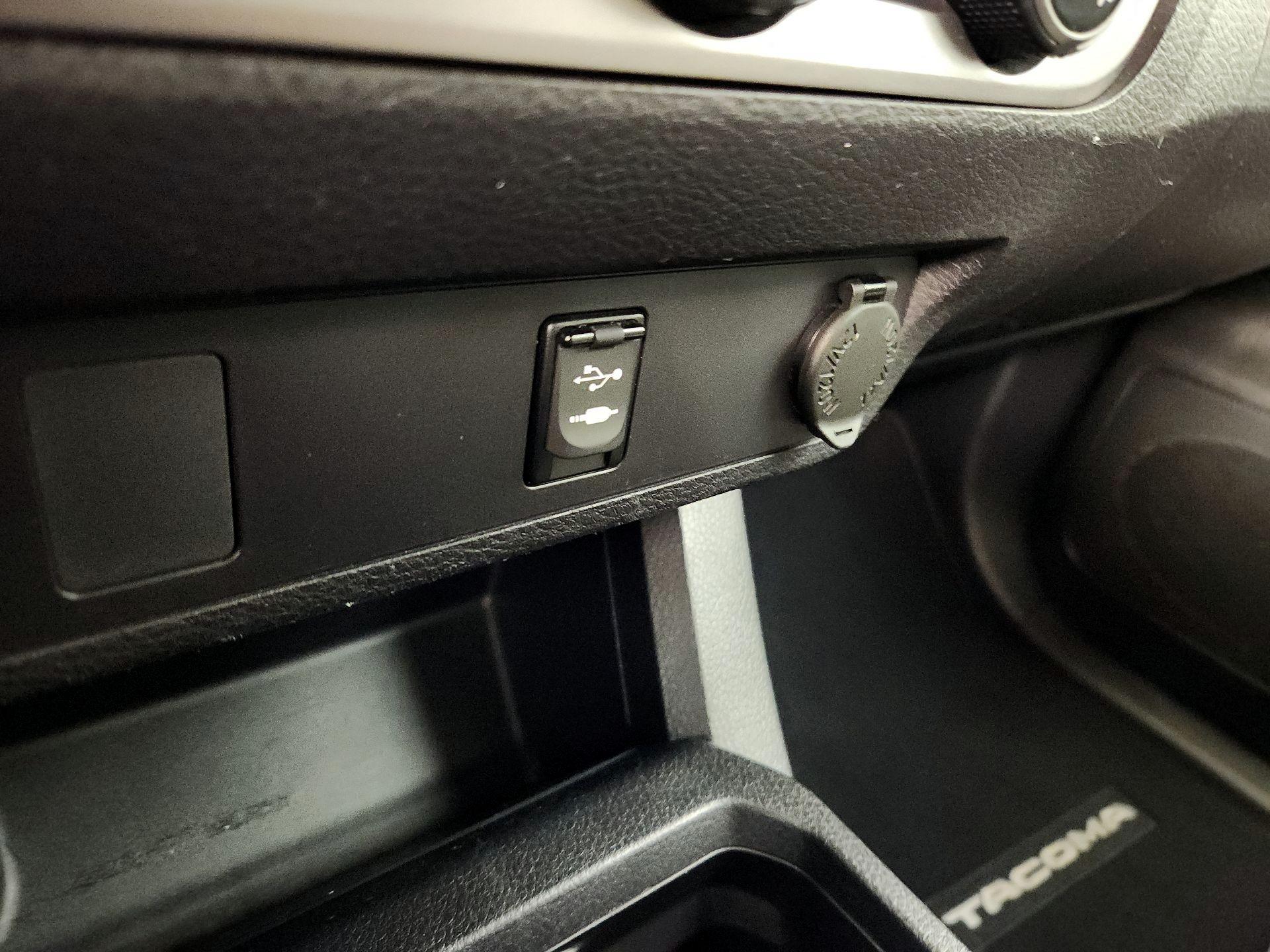 Thumbnail: 2017 Toyota Tacoma - 18