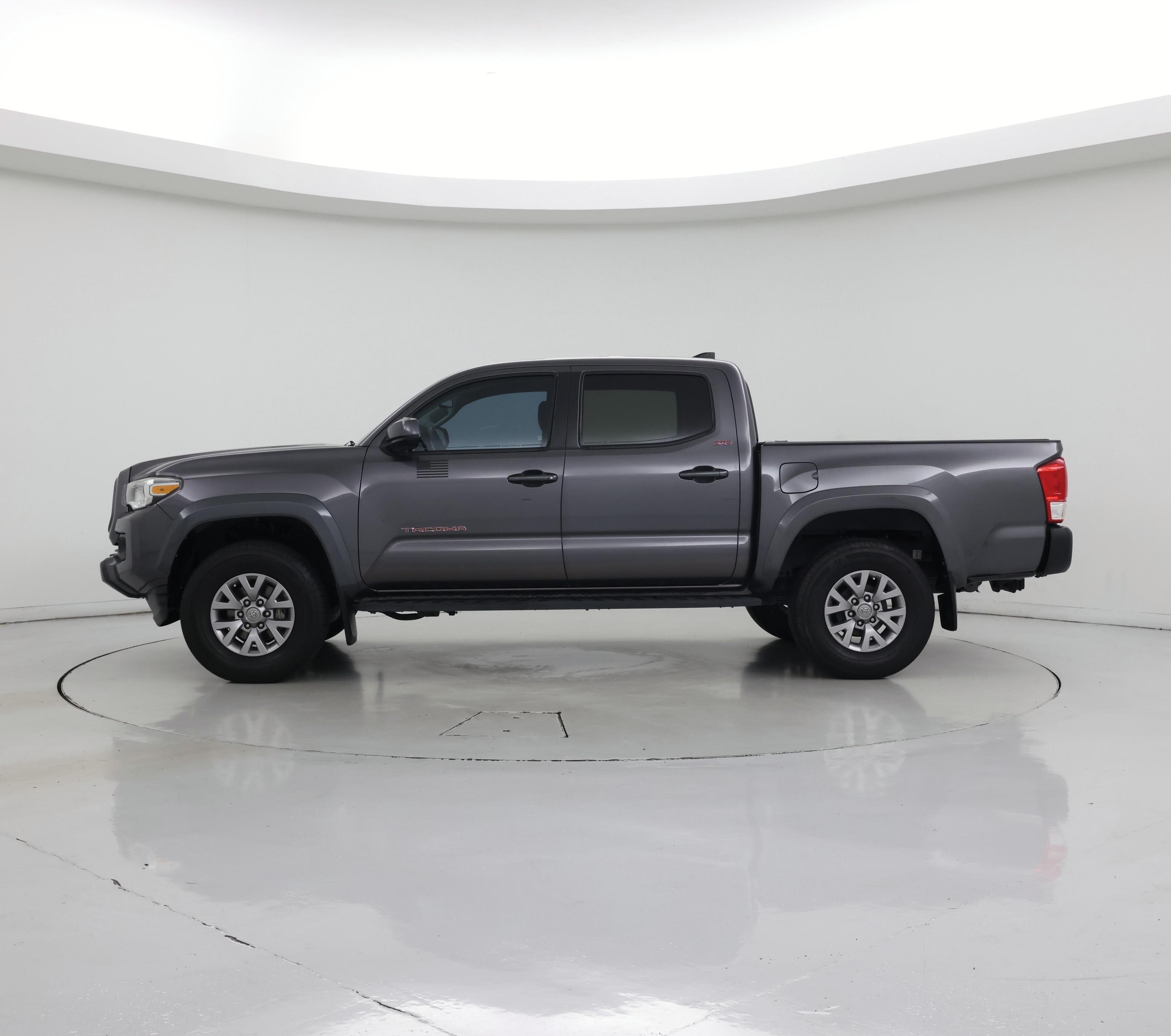 Thumbnail: 2017 Toyota Tacoma - 3