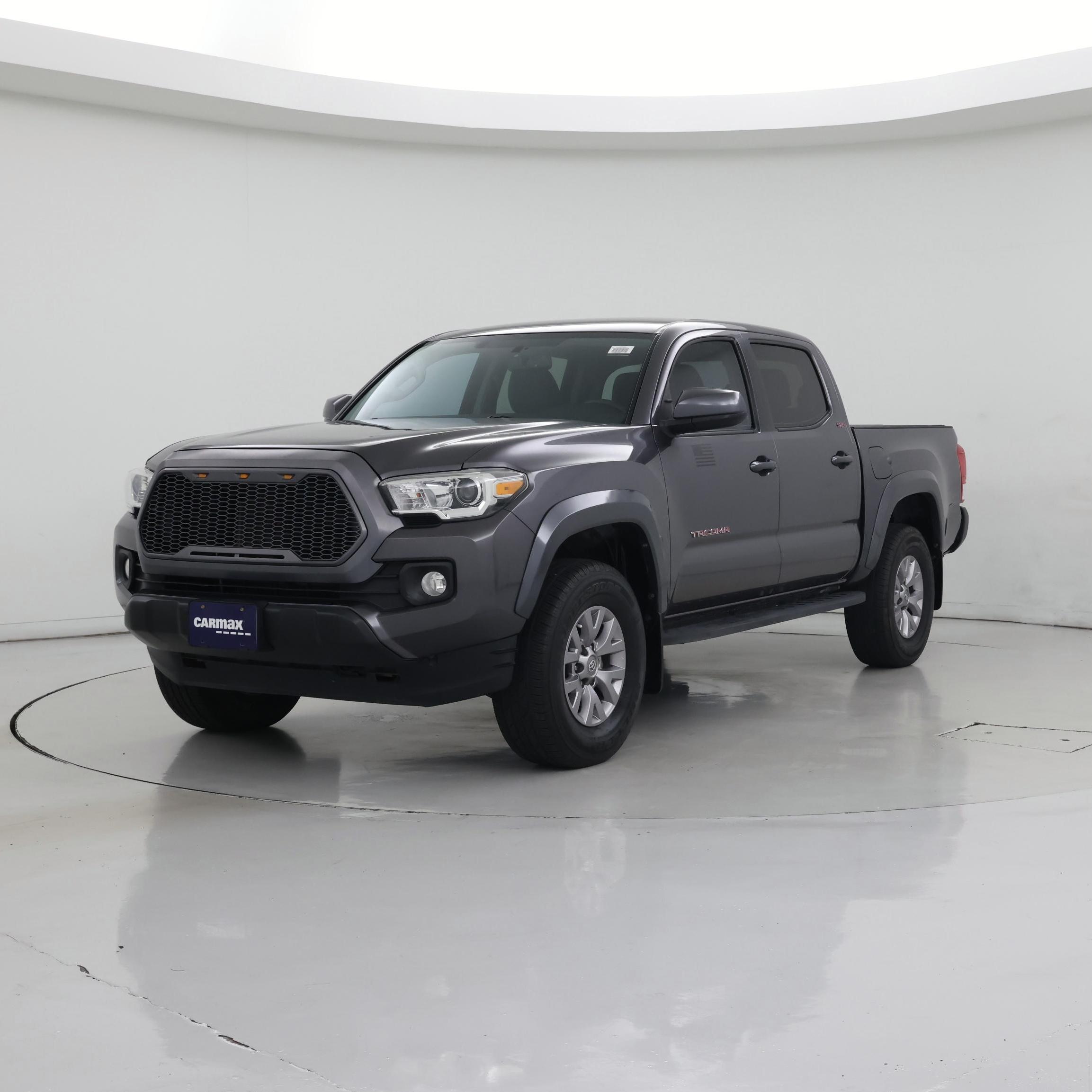 Thumbnail: 2017 Toyota Tacoma - 4