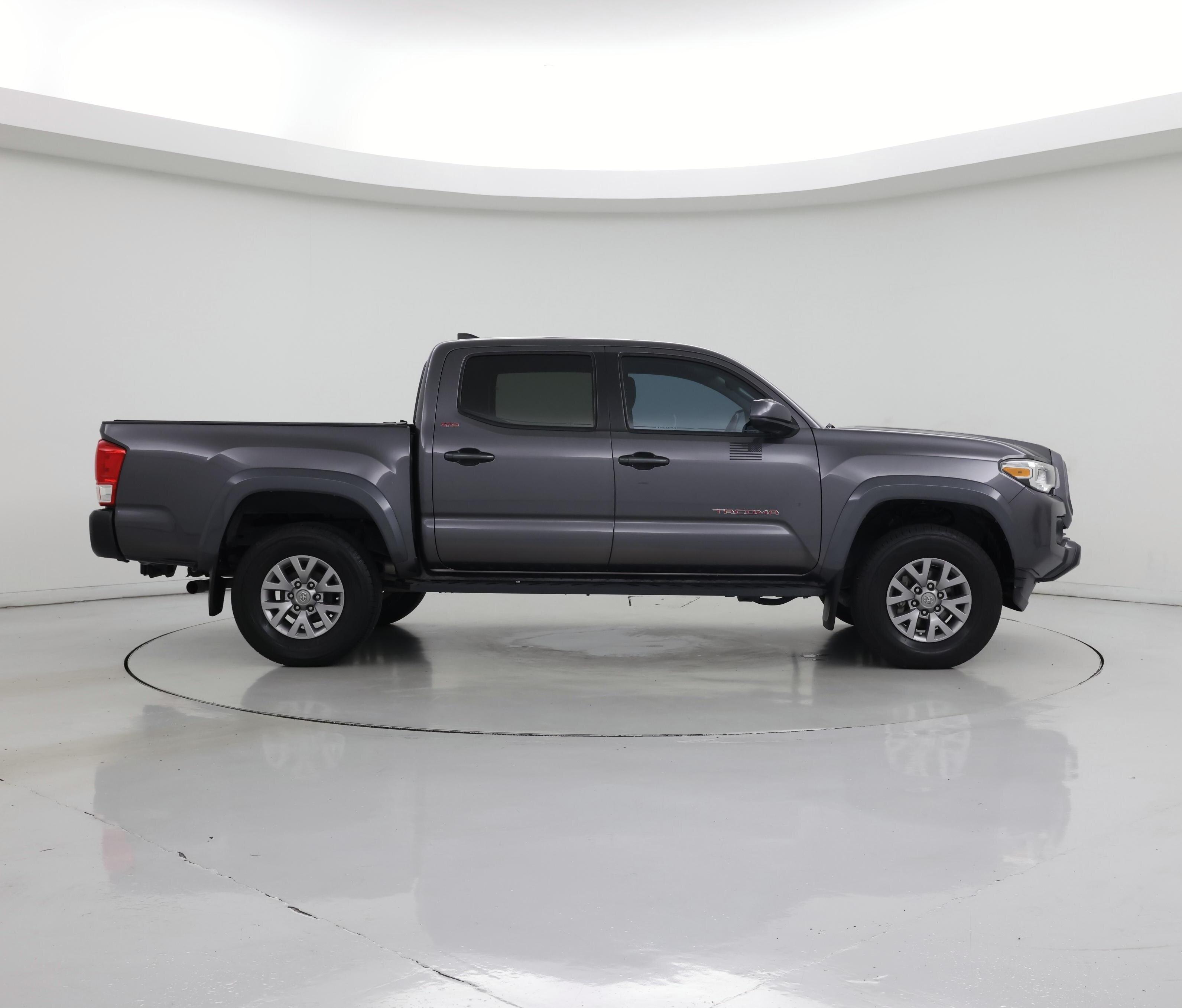 Thumbnail: 2017 Toyota Tacoma - 7