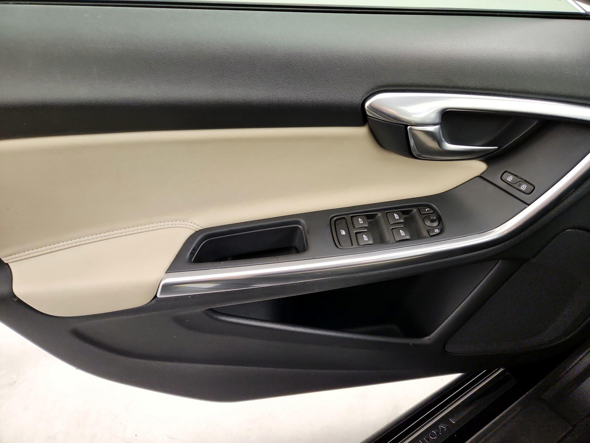 Thumbnail: 2017 Volvo S60 - 12