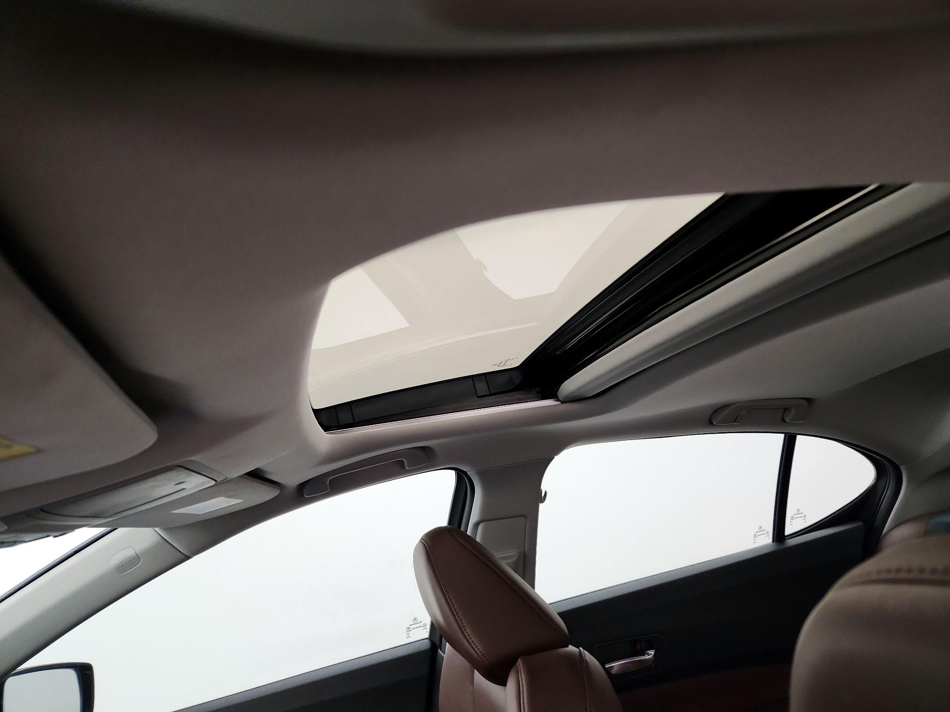 Thumbnail: 2015 Acura TLX - 20