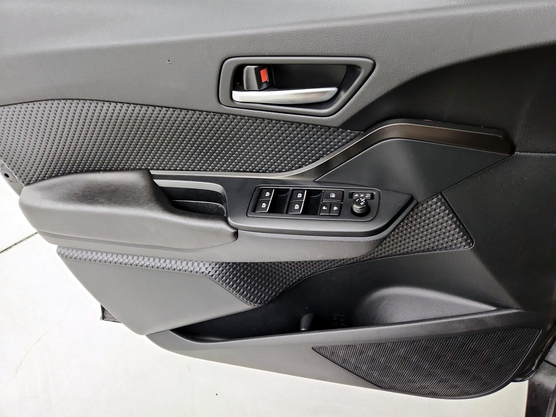 Thumbnail: 2018 Toyota C-HR - 12