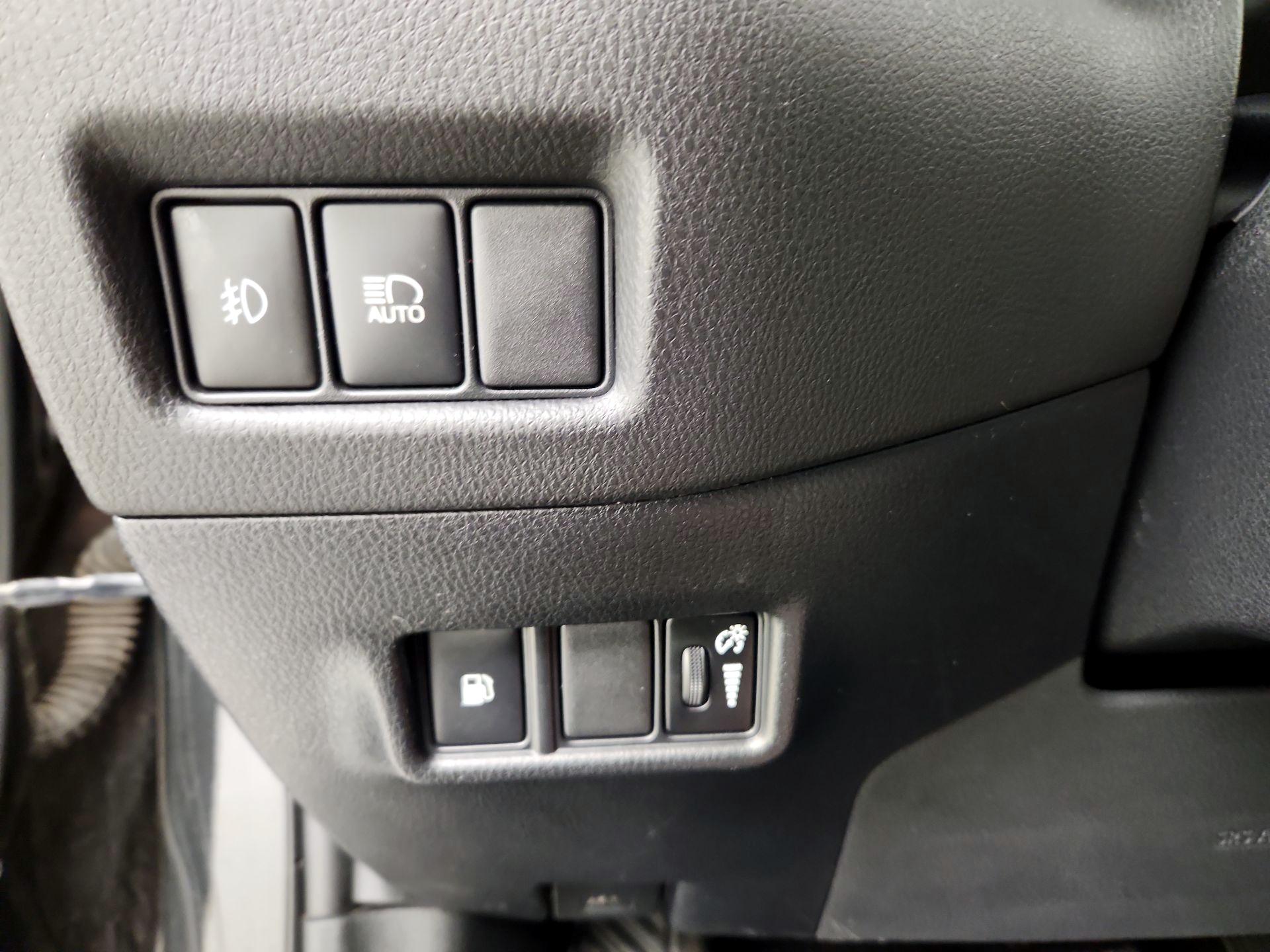 Thumbnail: 2018 Toyota C-HR - 13