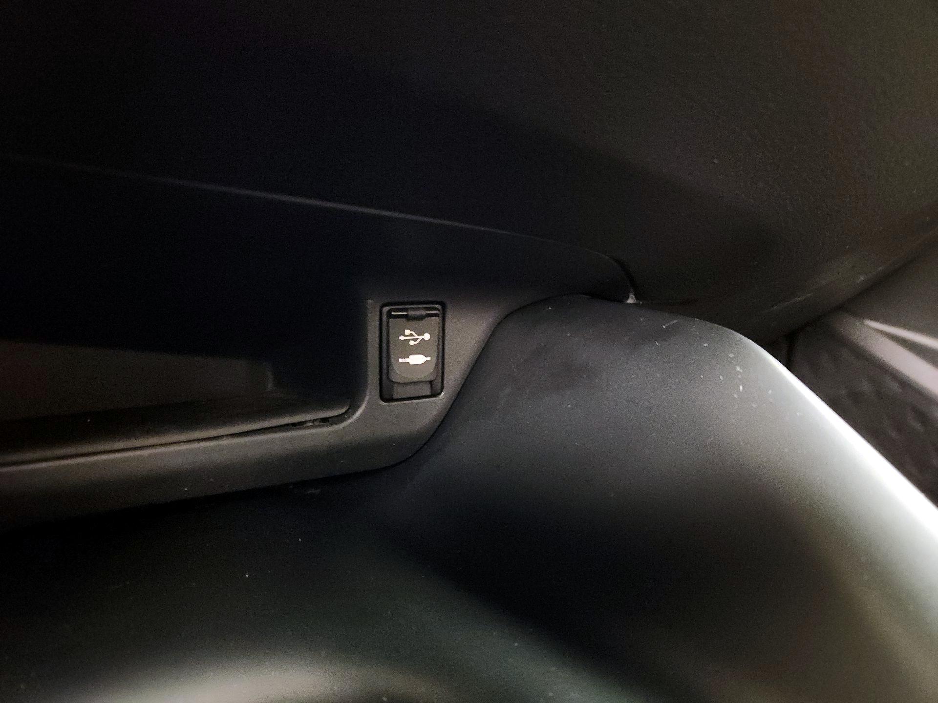 Thumbnail: 2018 Toyota C-HR - 18