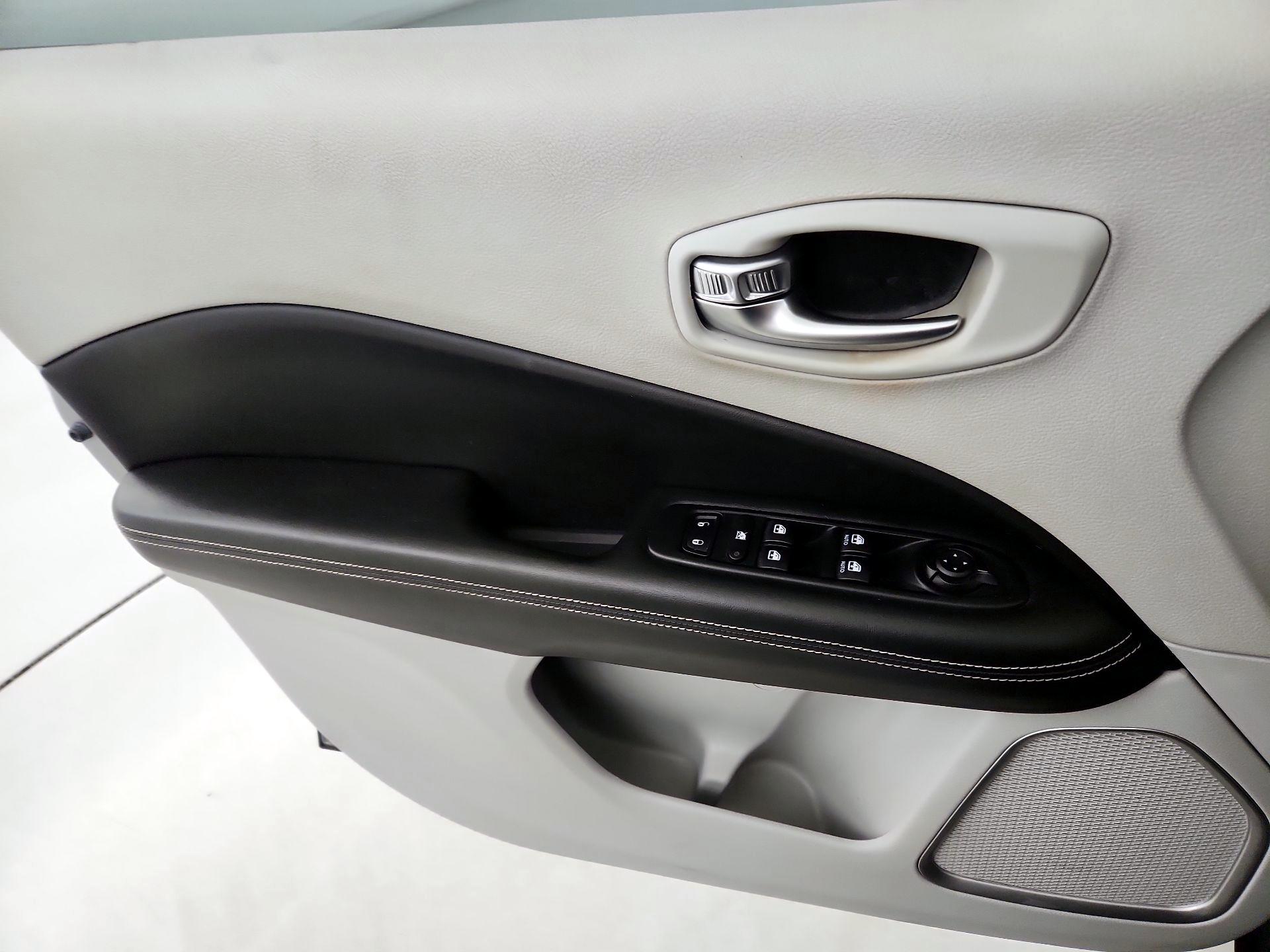 Thumbnail: 2020 Jeep Compass - 12