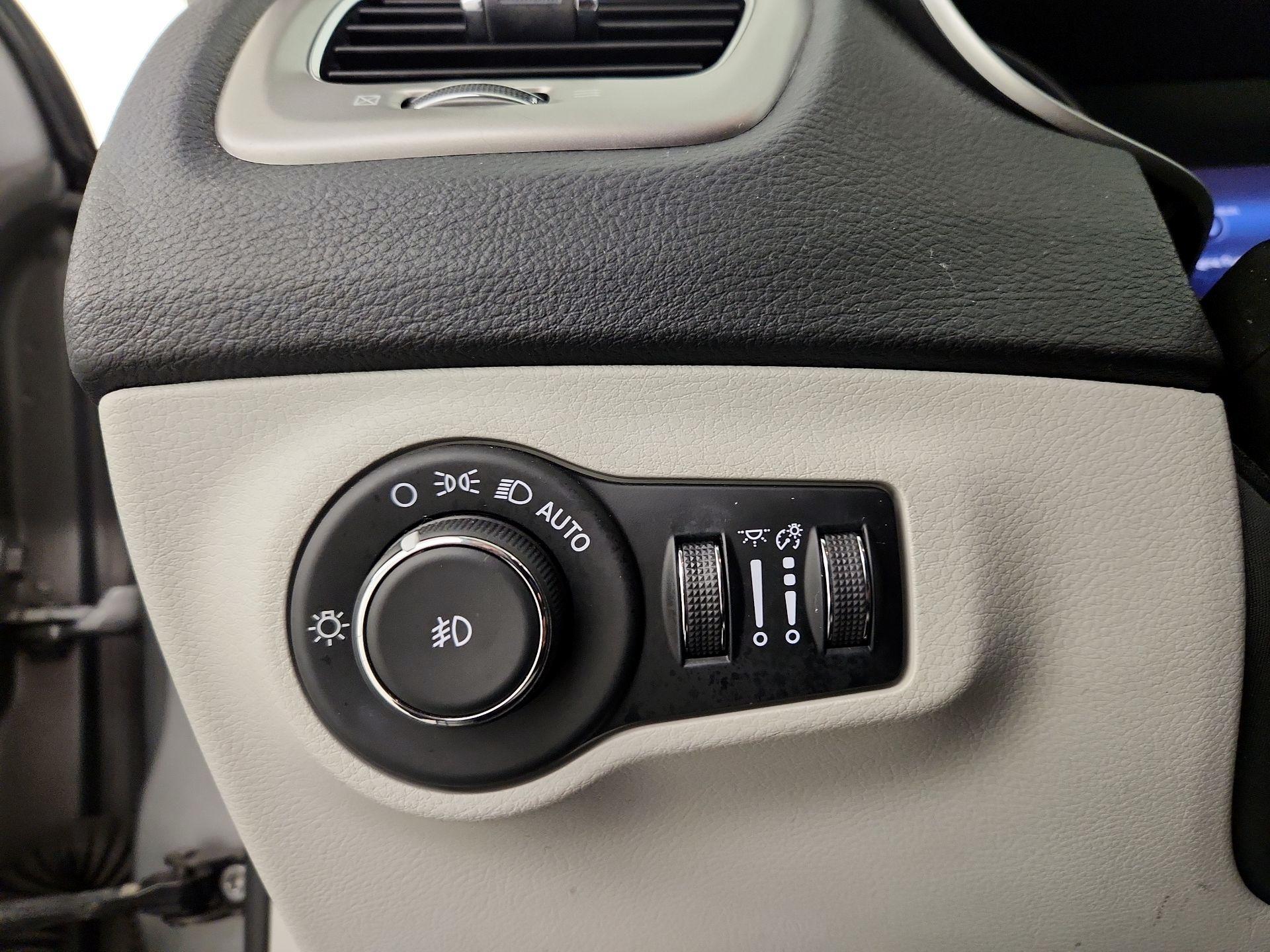 Thumbnail: 2020 Jeep Compass - 13