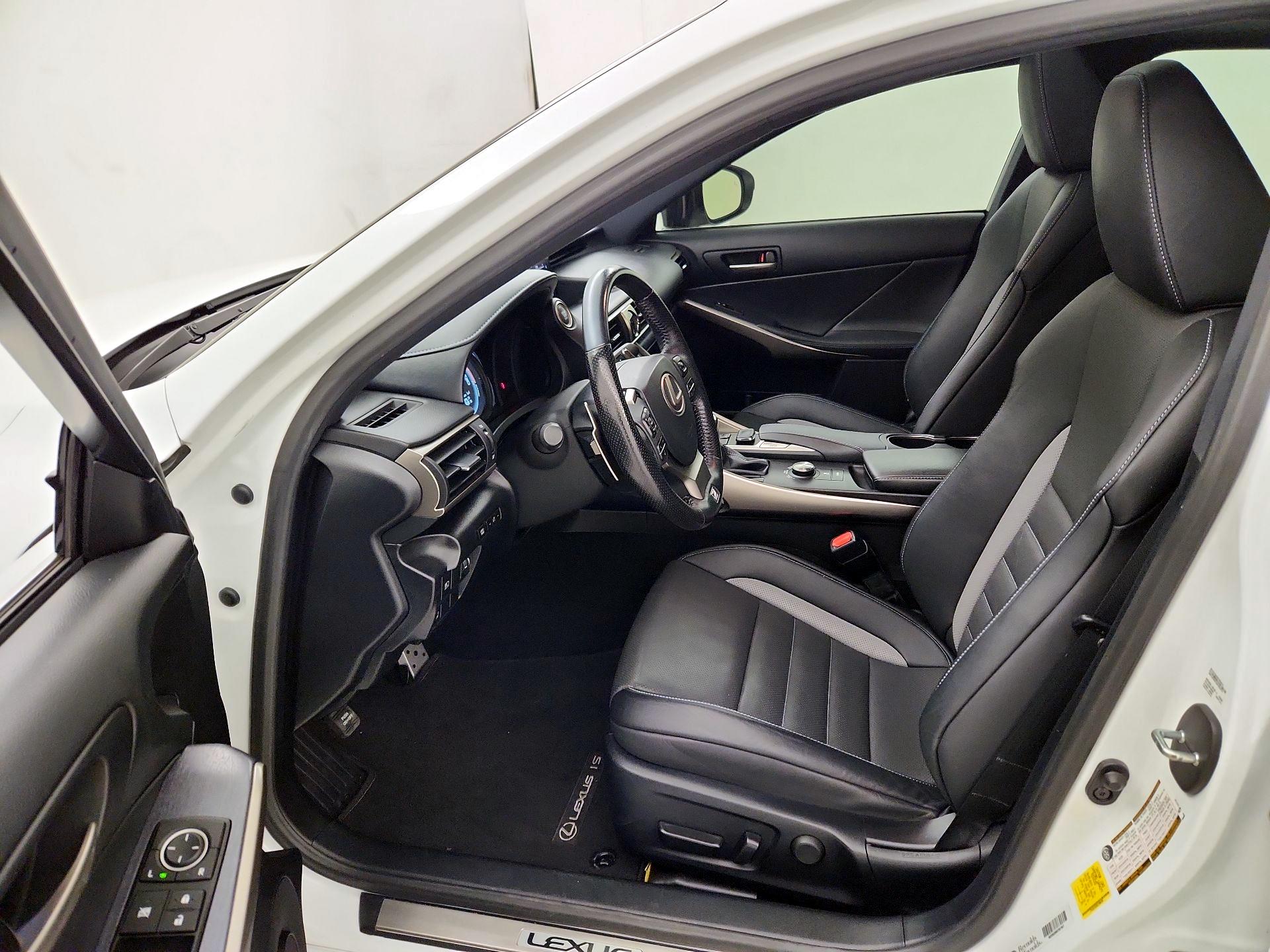 Thumbnail: 2020 Lexus IS - 11