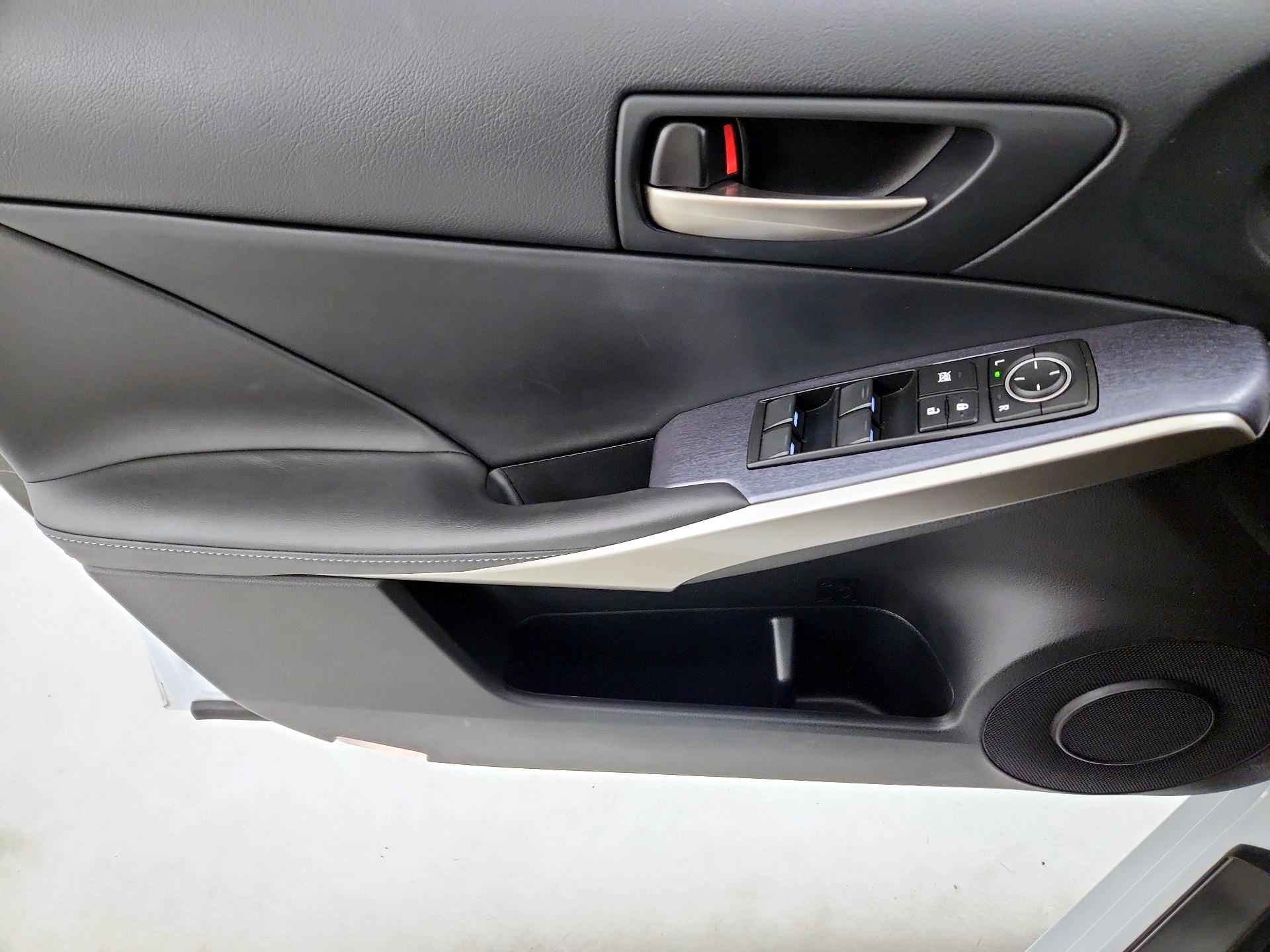 Thumbnail: 2020 Lexus IS - 12