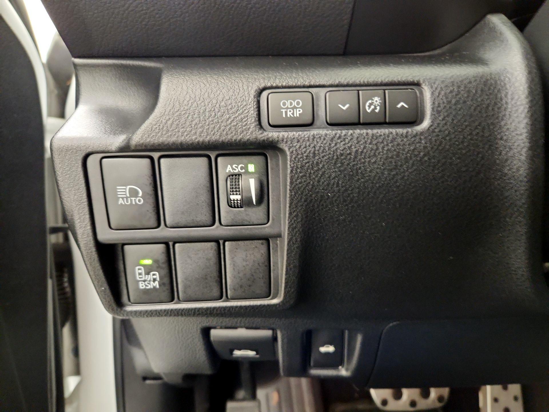 Thumbnail: 2020 Lexus IS - 13