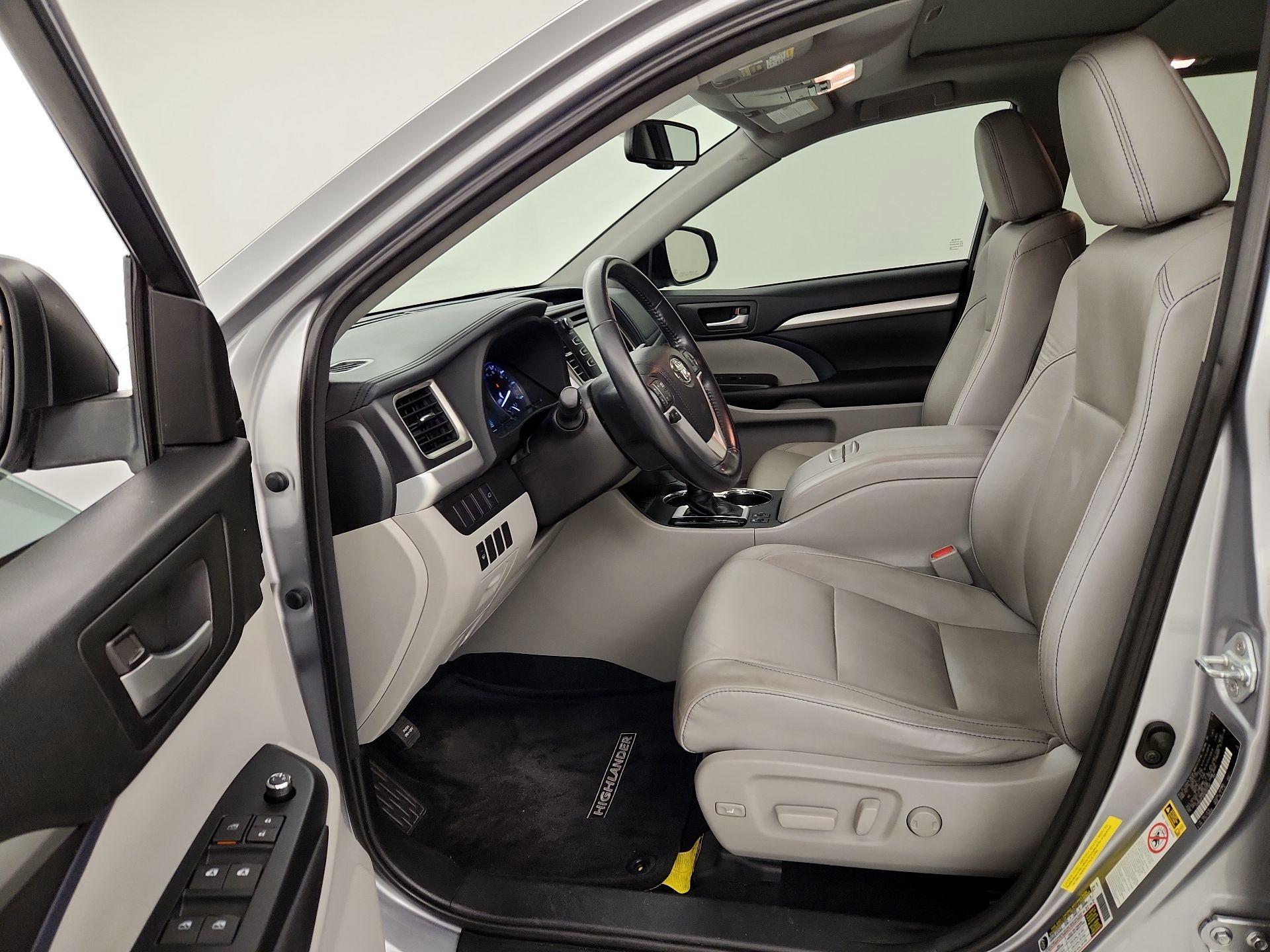 Thumbnail: 2016 Toyota Highlander - 11