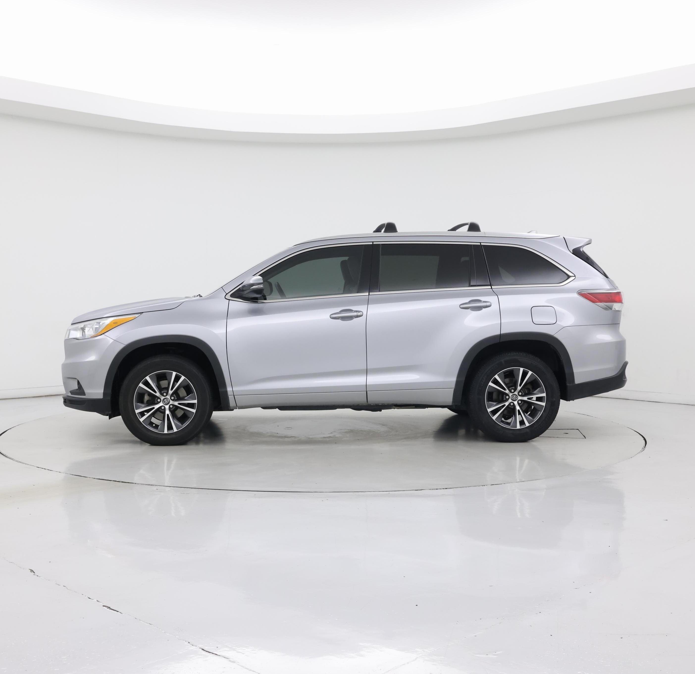 Thumbnail: 2016 Toyota Highlander - 3