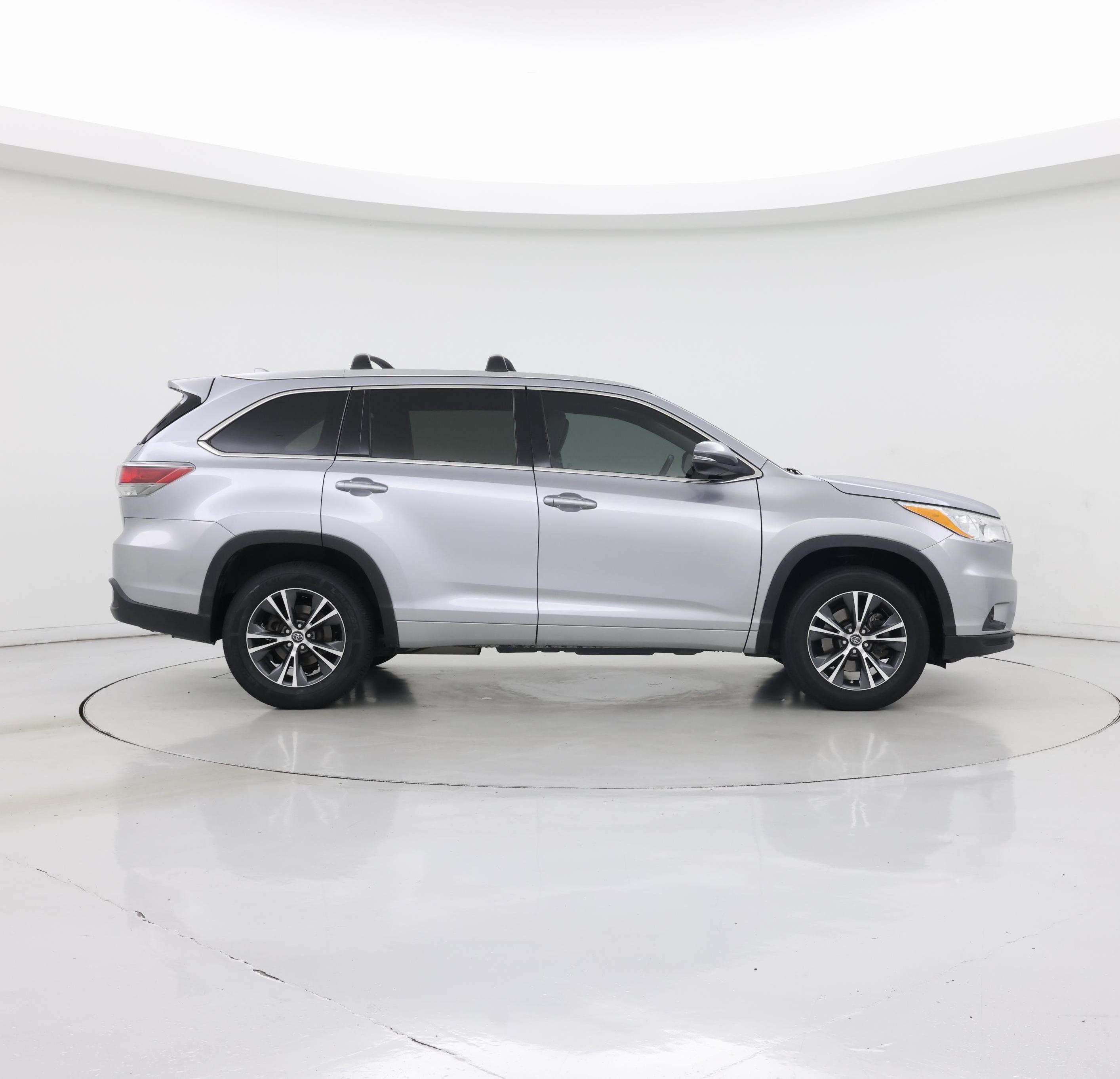Thumbnail: 2016 Toyota Highlander - 7