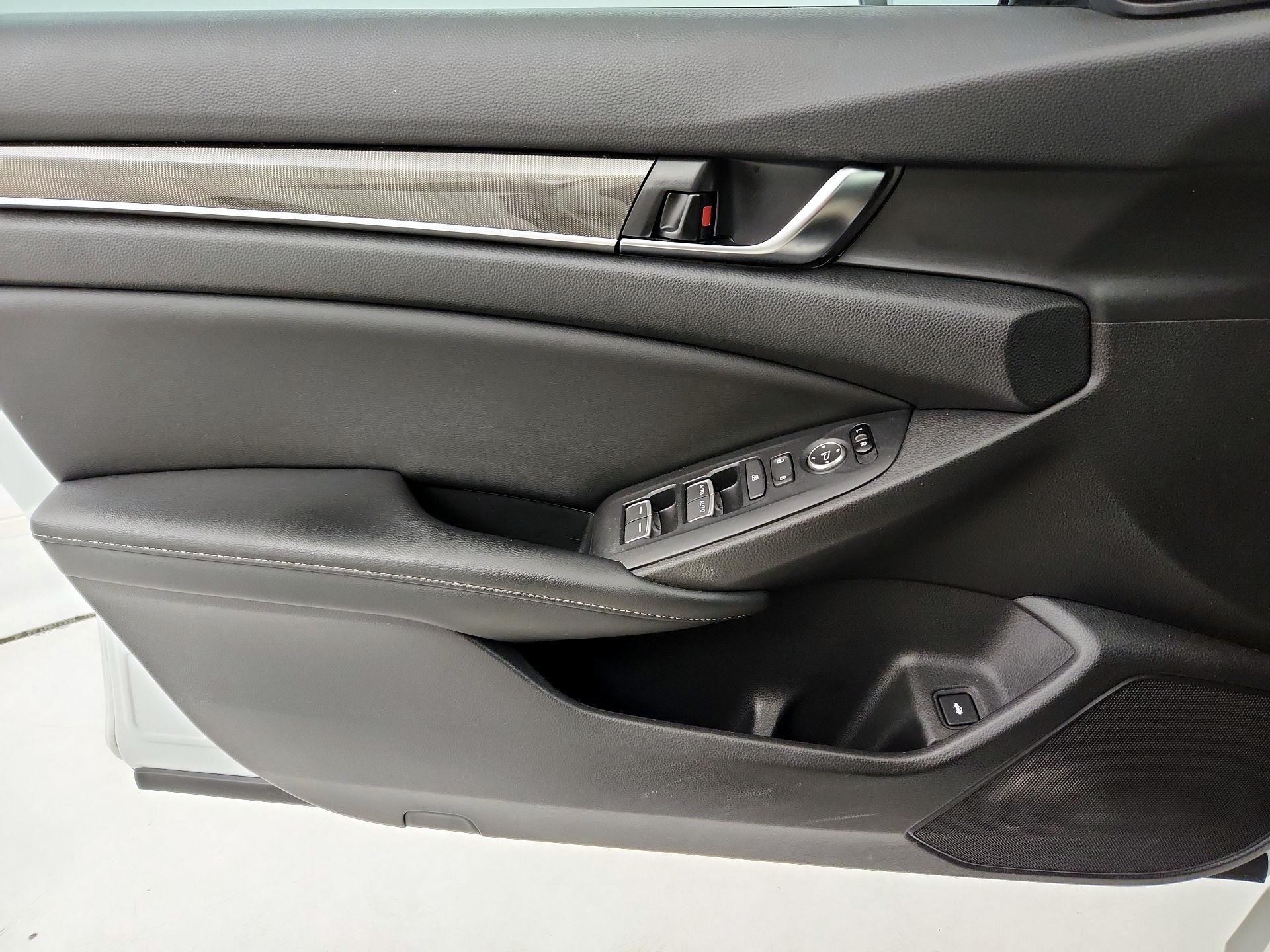 Thumbnail: 2018 Honda Accord - 12