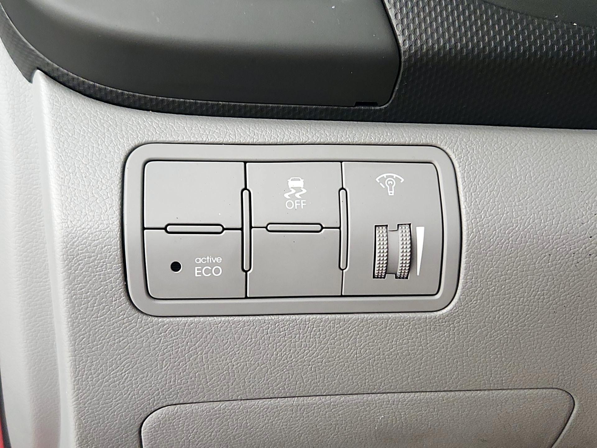 Thumbnail: 2015 Hyundai Accent - 13