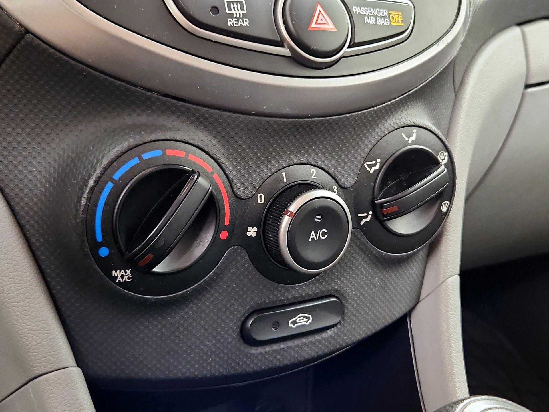 Thumbnail: 2015 Hyundai Accent - 15