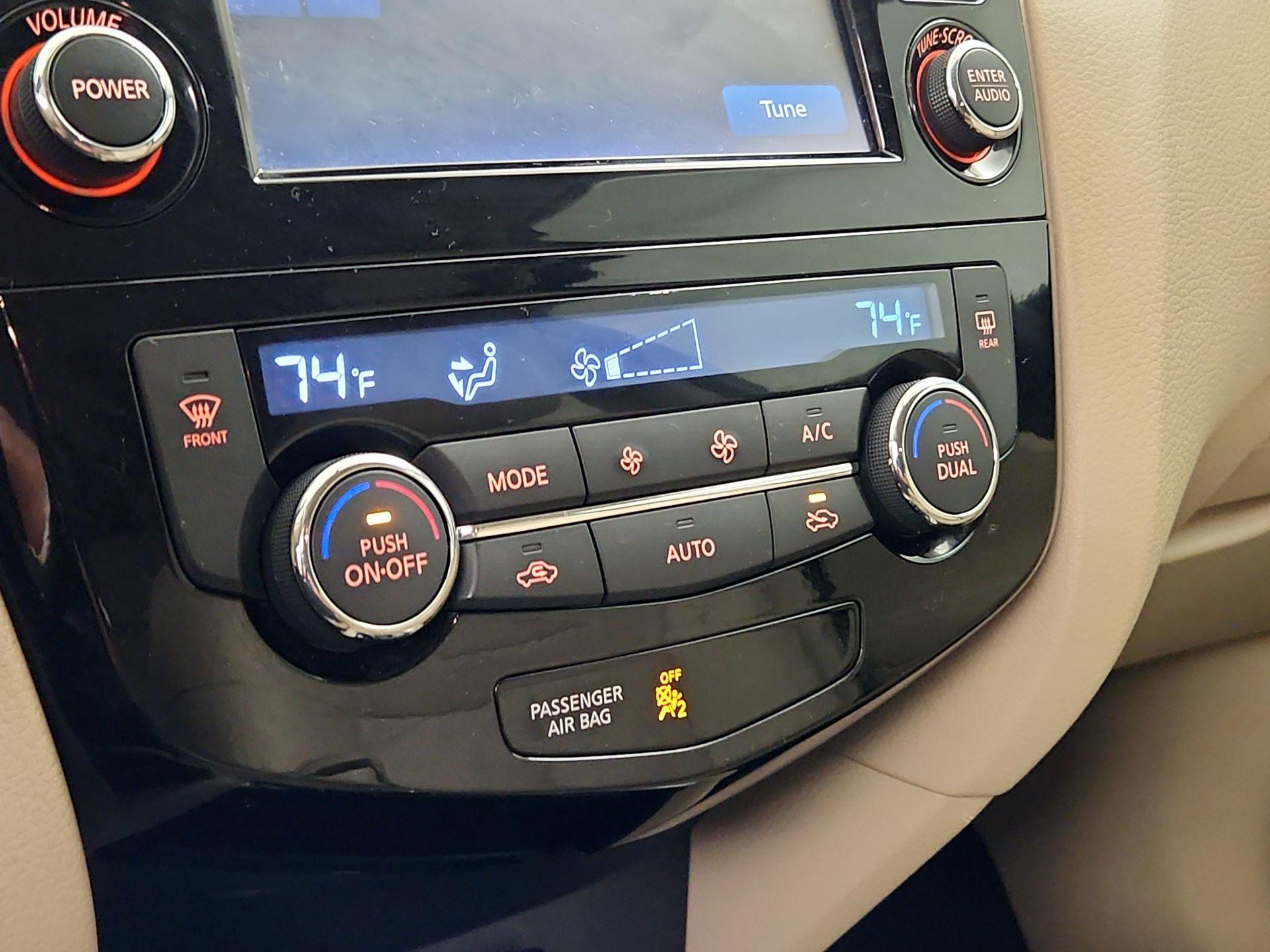 Thumbnail: 2015 Nissan Rogue - 17