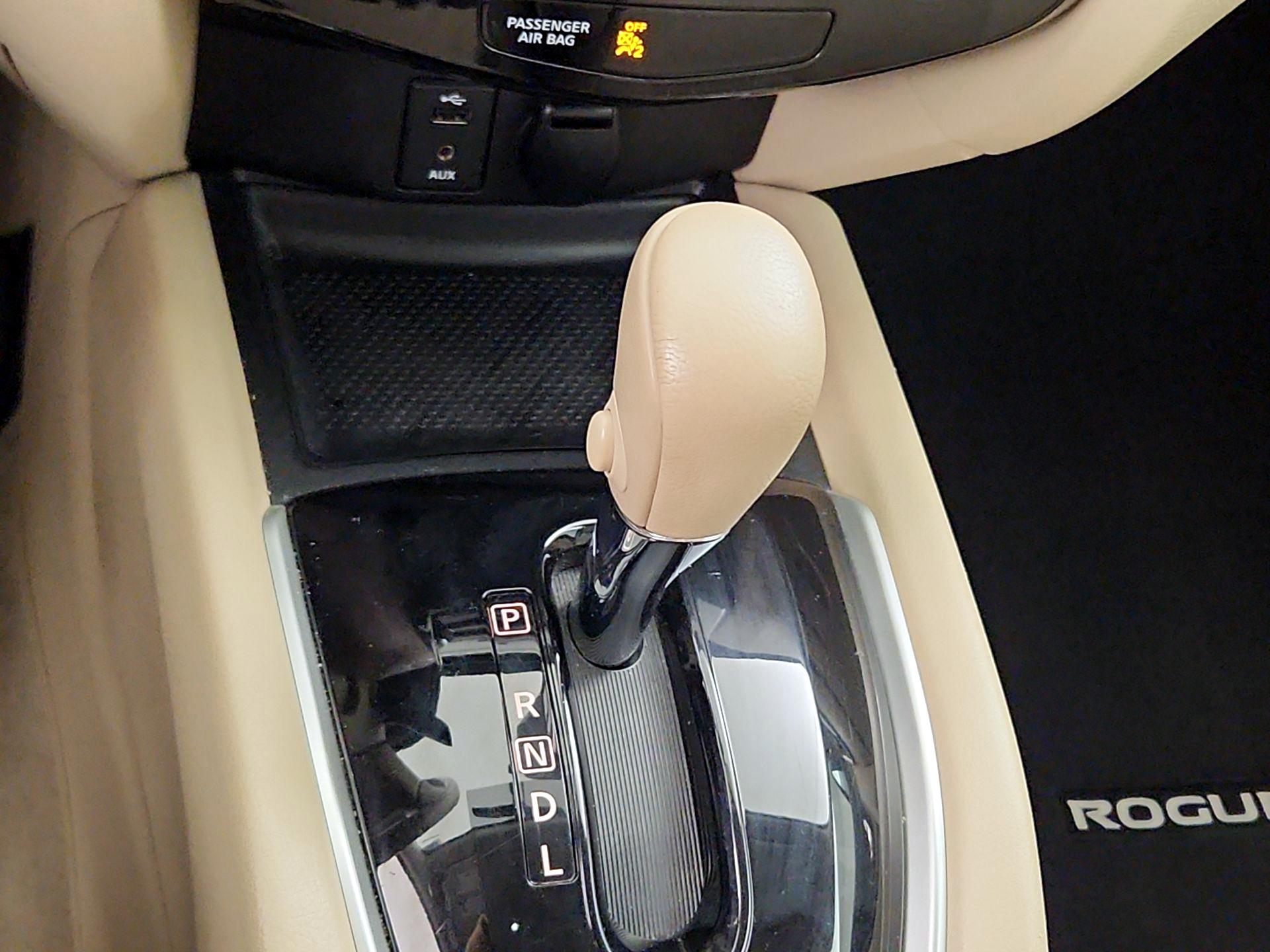 Thumbnail: 2015 Nissan Rogue - 18