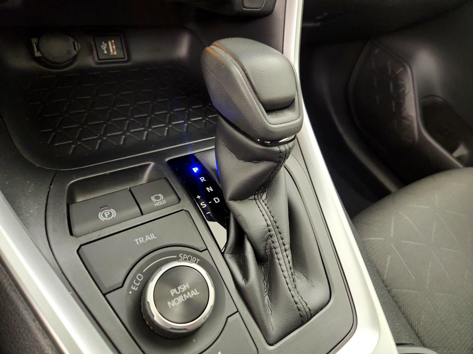 Thumbnail: 2025 Toyota RAV4 - 17