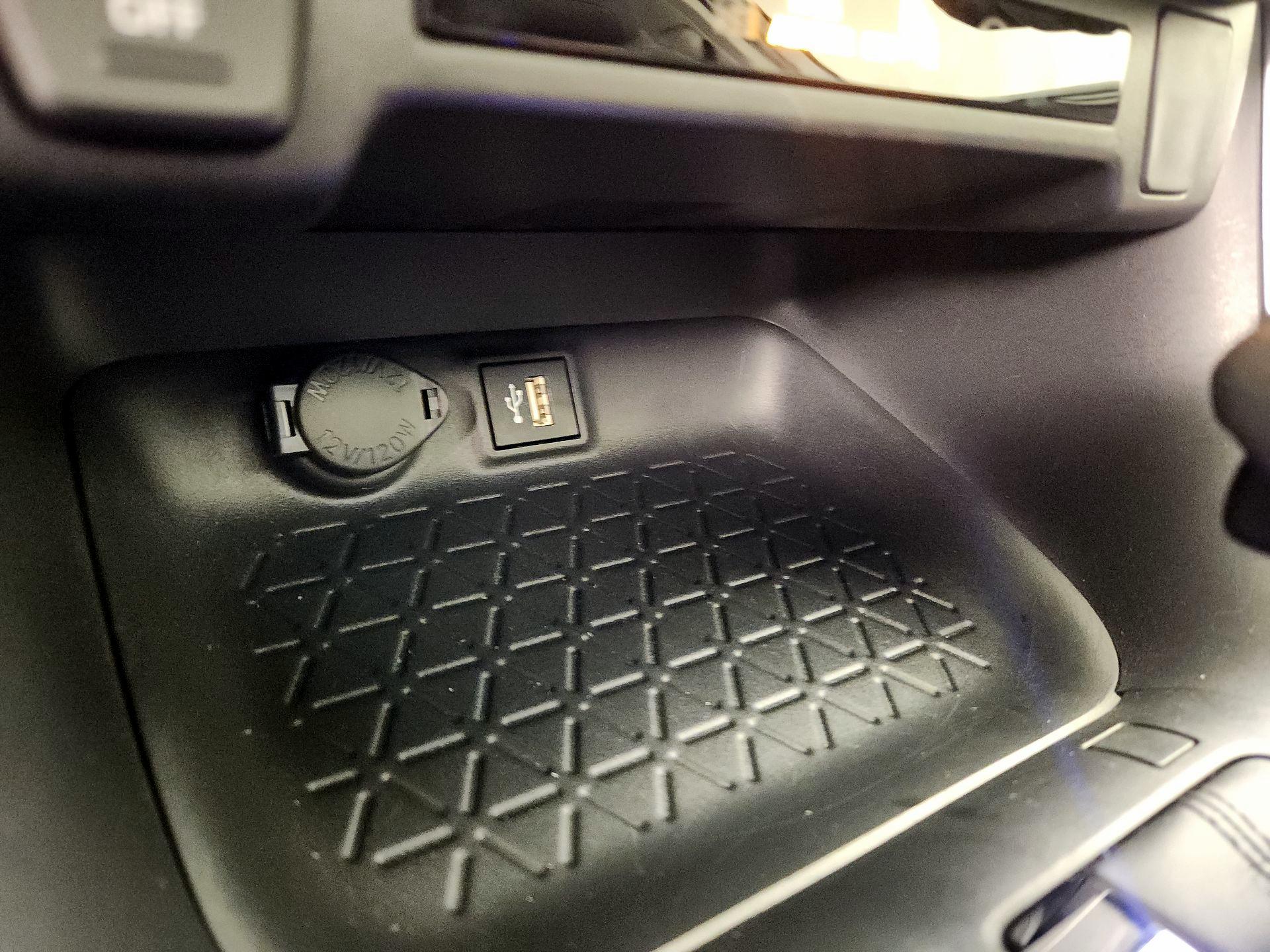 Thumbnail: 2025 Toyota RAV4 - 18