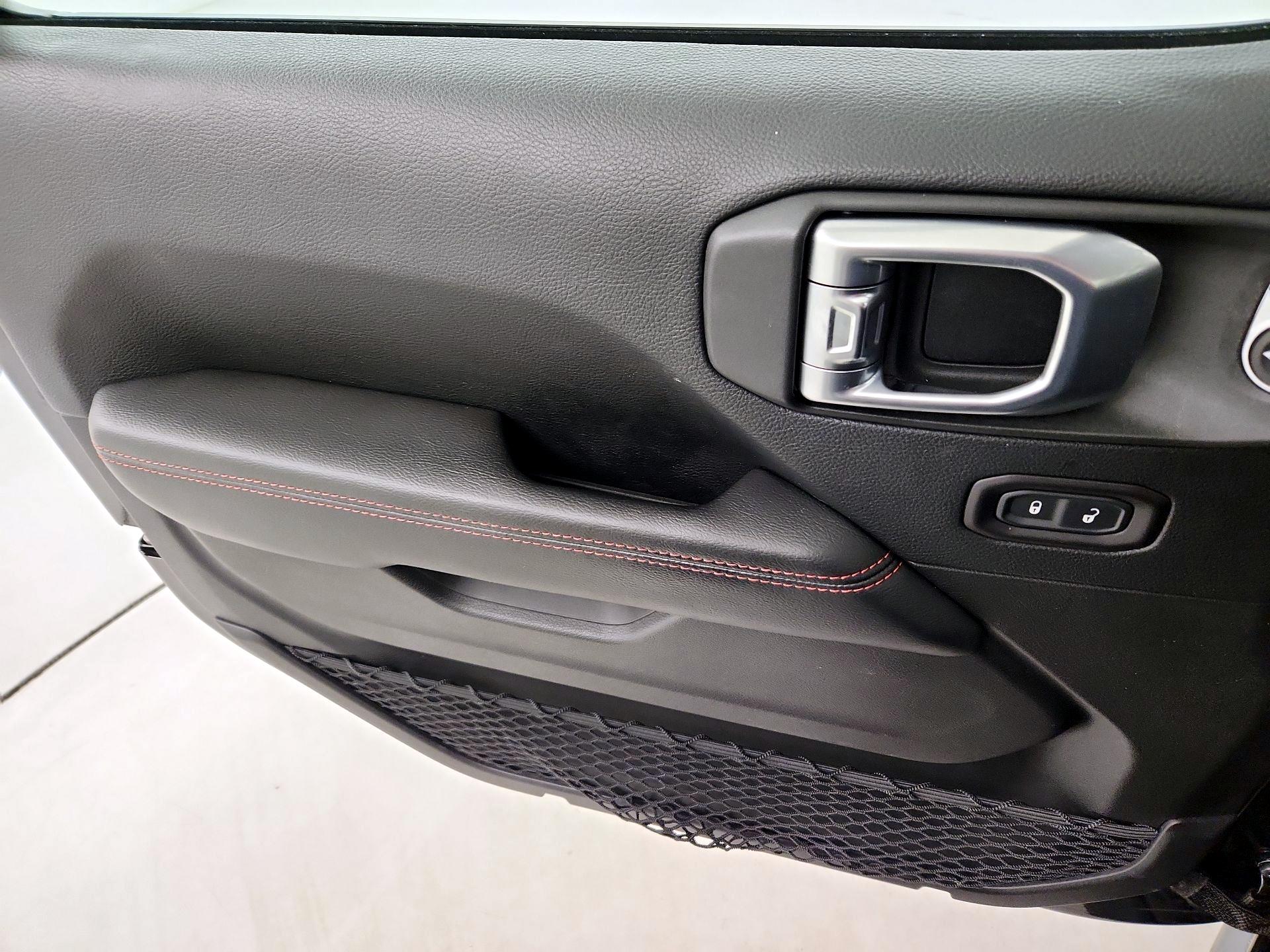 Thumbnail: 2018 Jeep Wrangler - 12