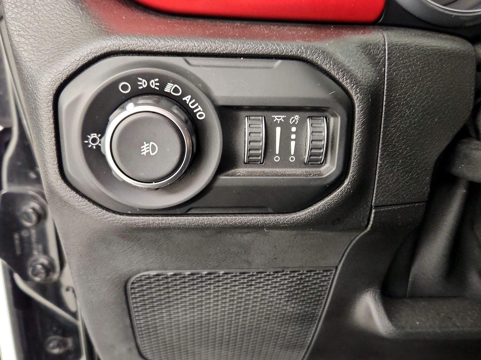 Thumbnail: 2018 Jeep Wrangler - 13