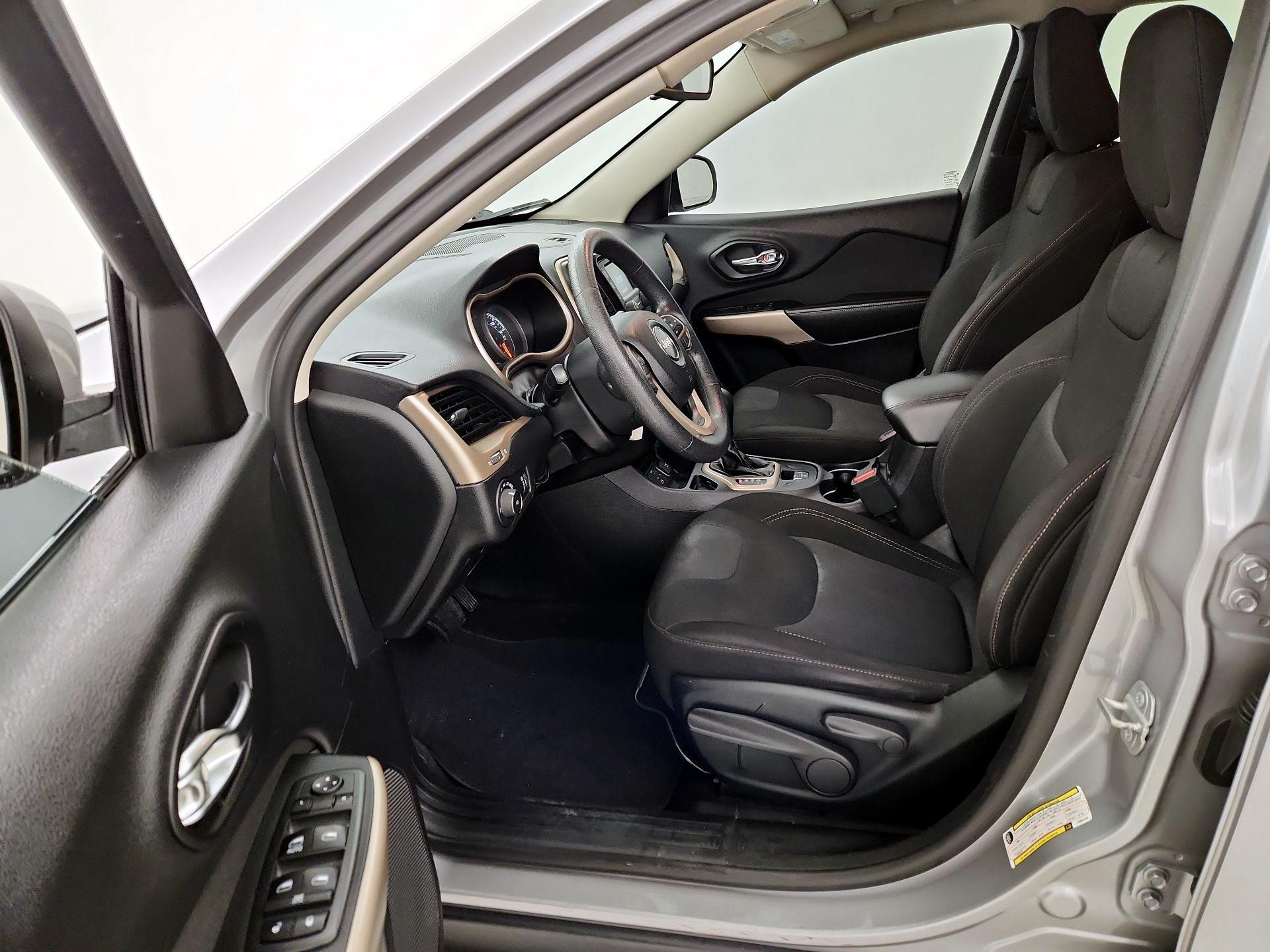 Thumbnail: 2018 Jeep Cherokee - 11