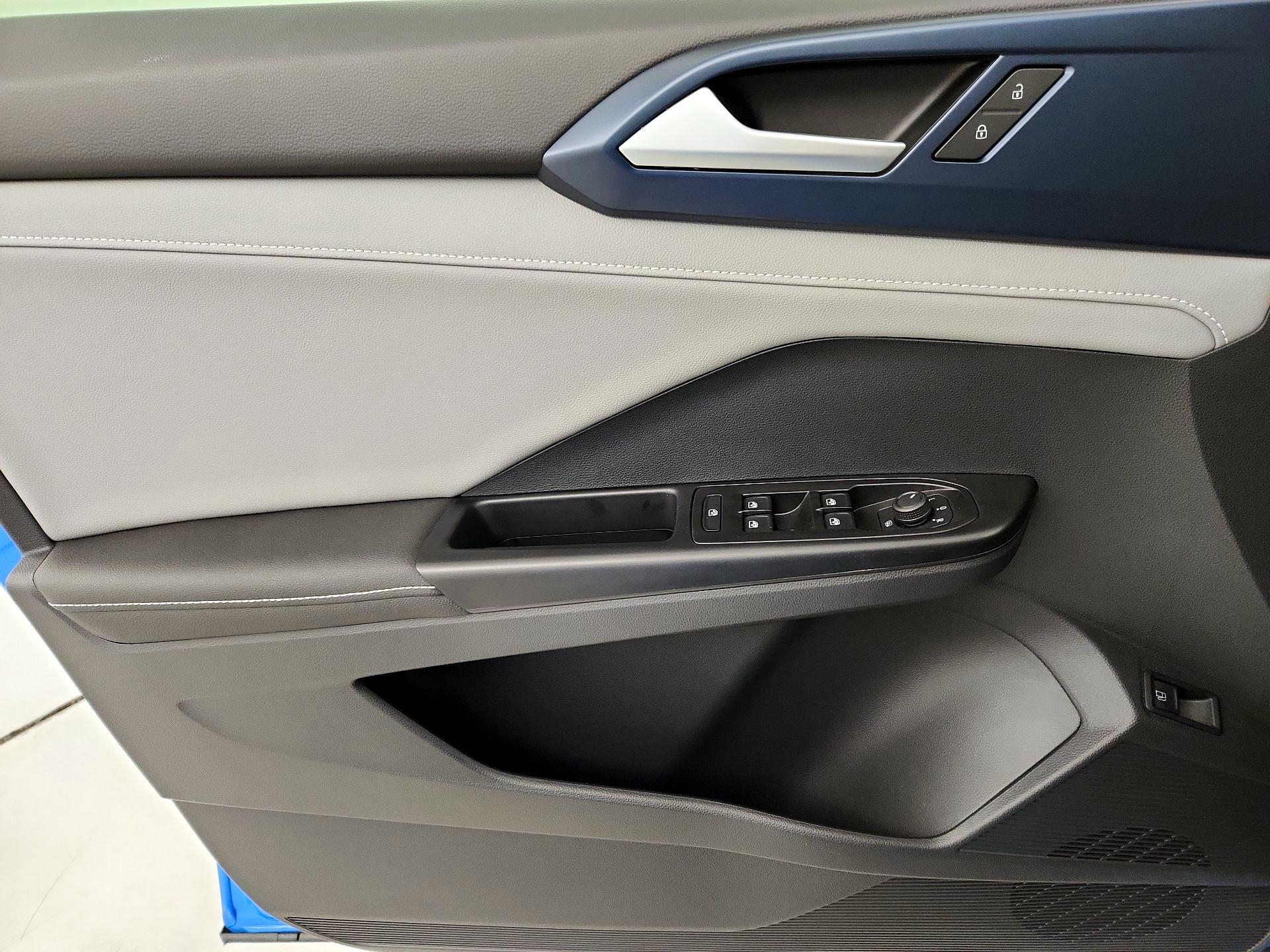 Thumbnail: 2024 Volkswagen Taos - 12