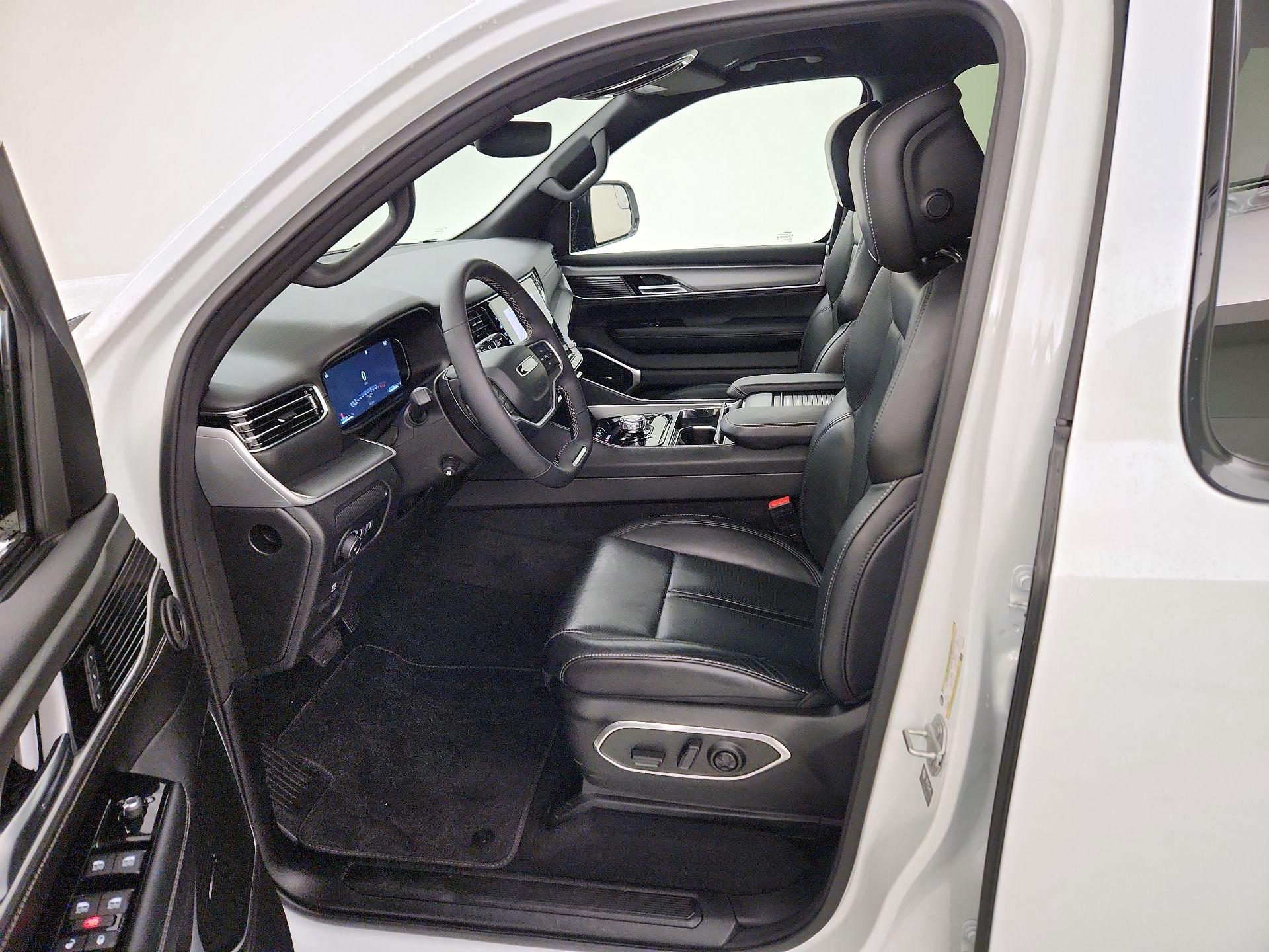 Thumbnail: 2025 Jeep Wagoneer - 11