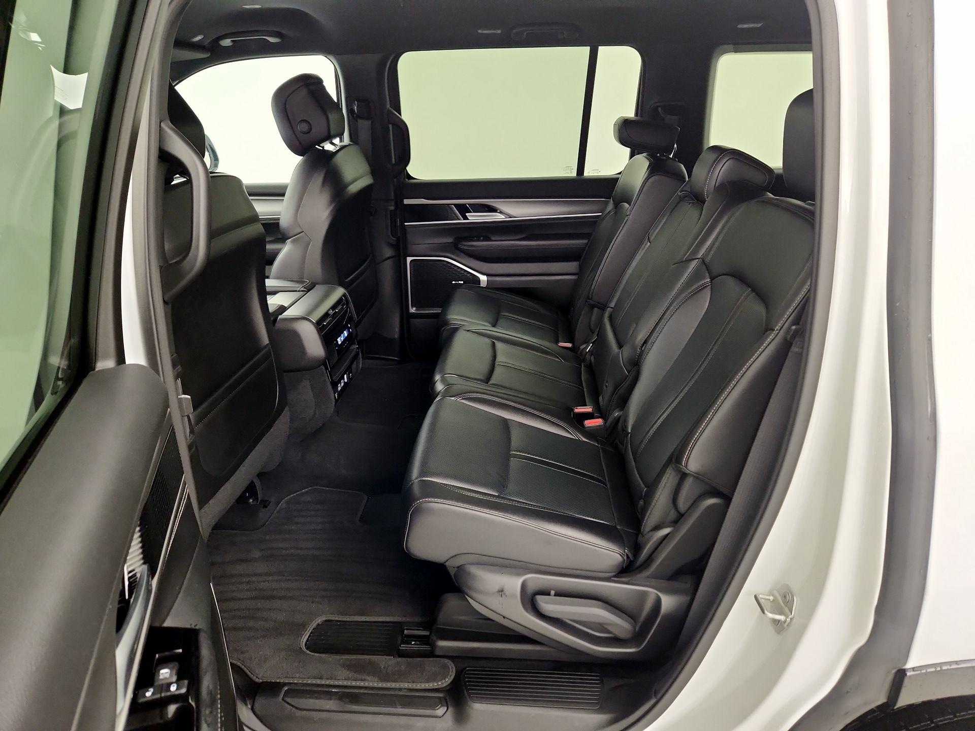 Thumbnail: 2025 Jeep Wagoneer - 20