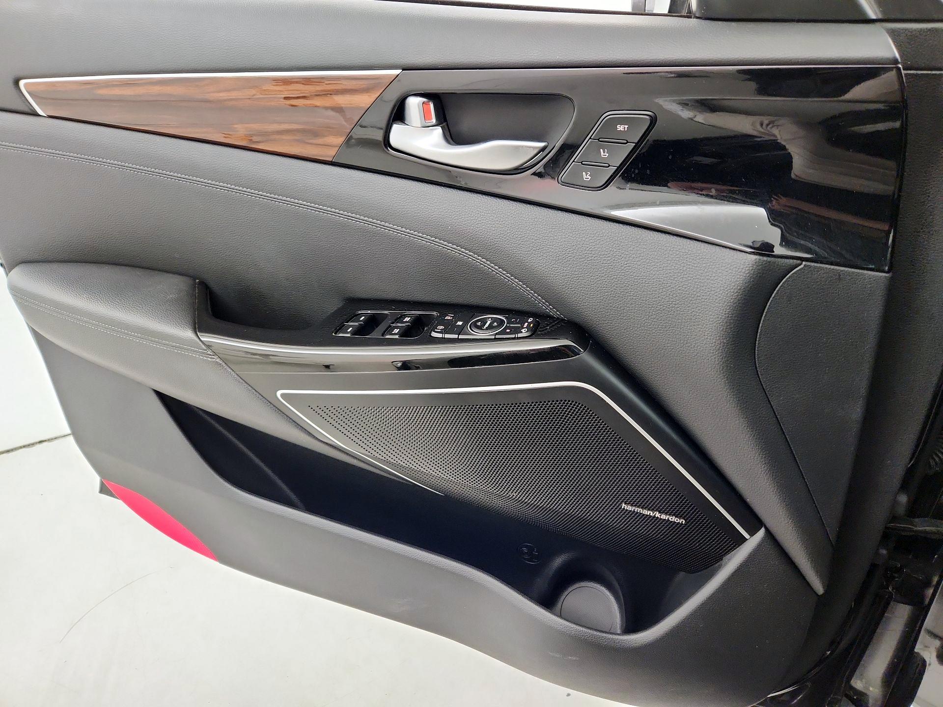 Thumbnail: 2017 Kia Cadenza - 12