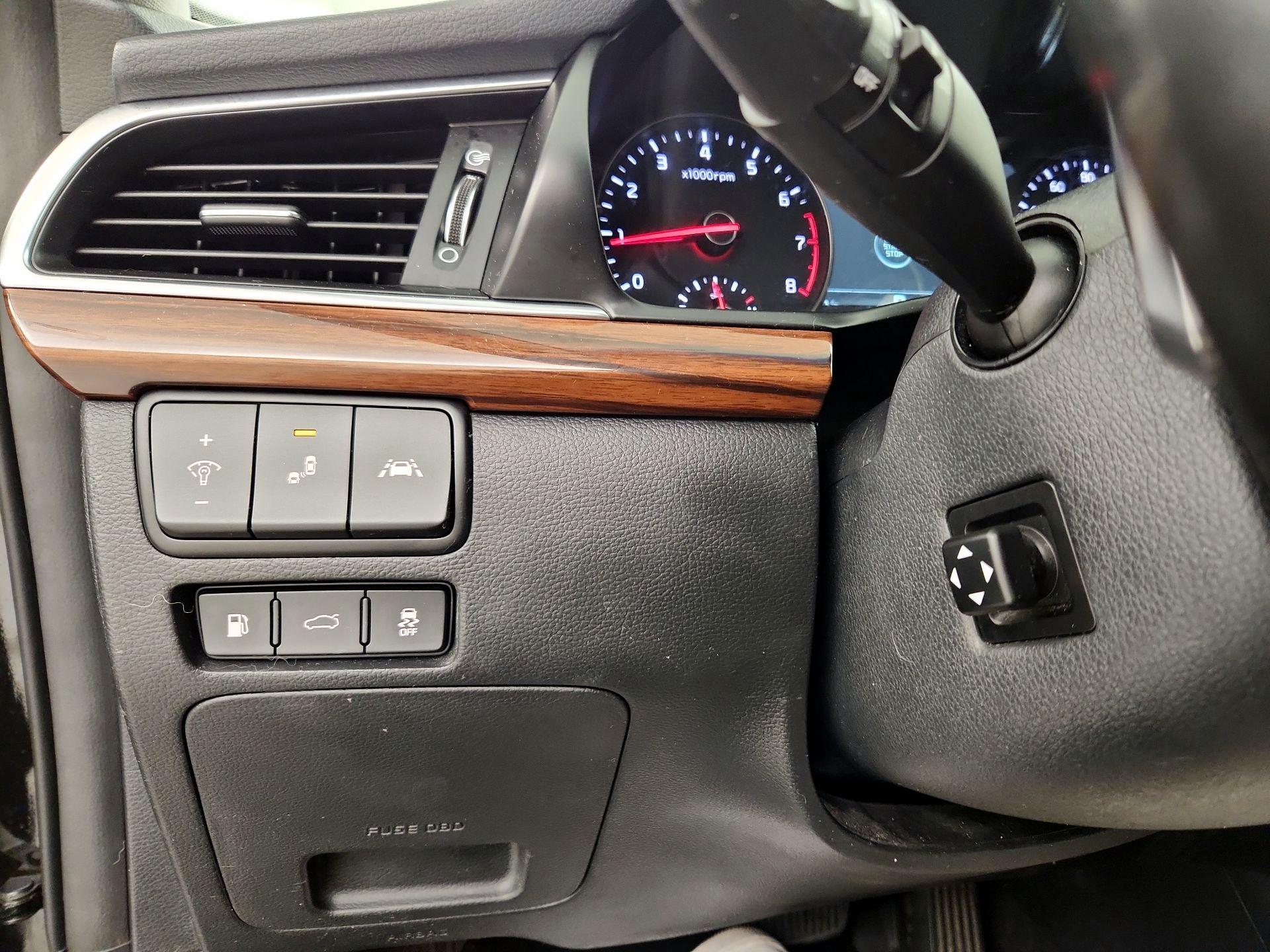 Thumbnail: 2017 Kia Cadenza - 13