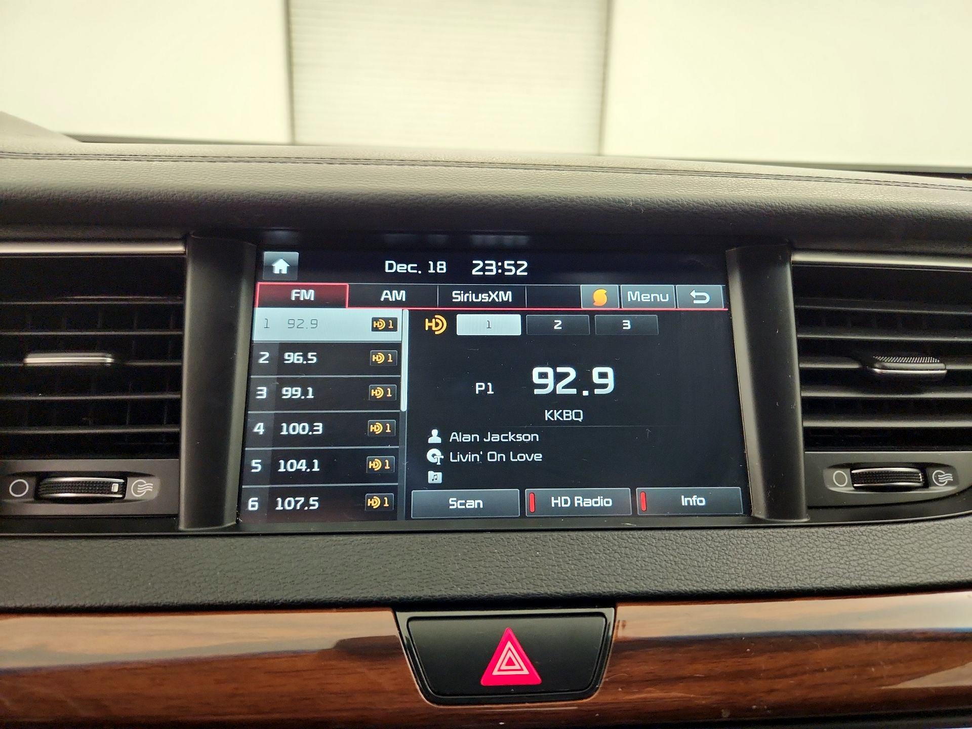 Thumbnail: 2017 Kia Cadenza - 15