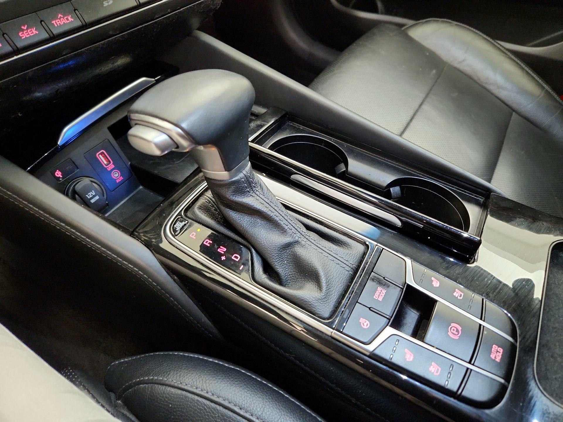 Thumbnail: 2017 Kia Cadenza - 17