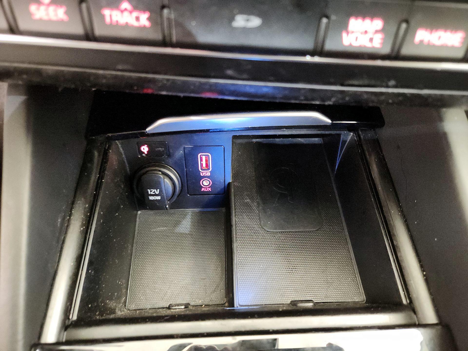 Thumbnail: 2017 Kia Cadenza - 18