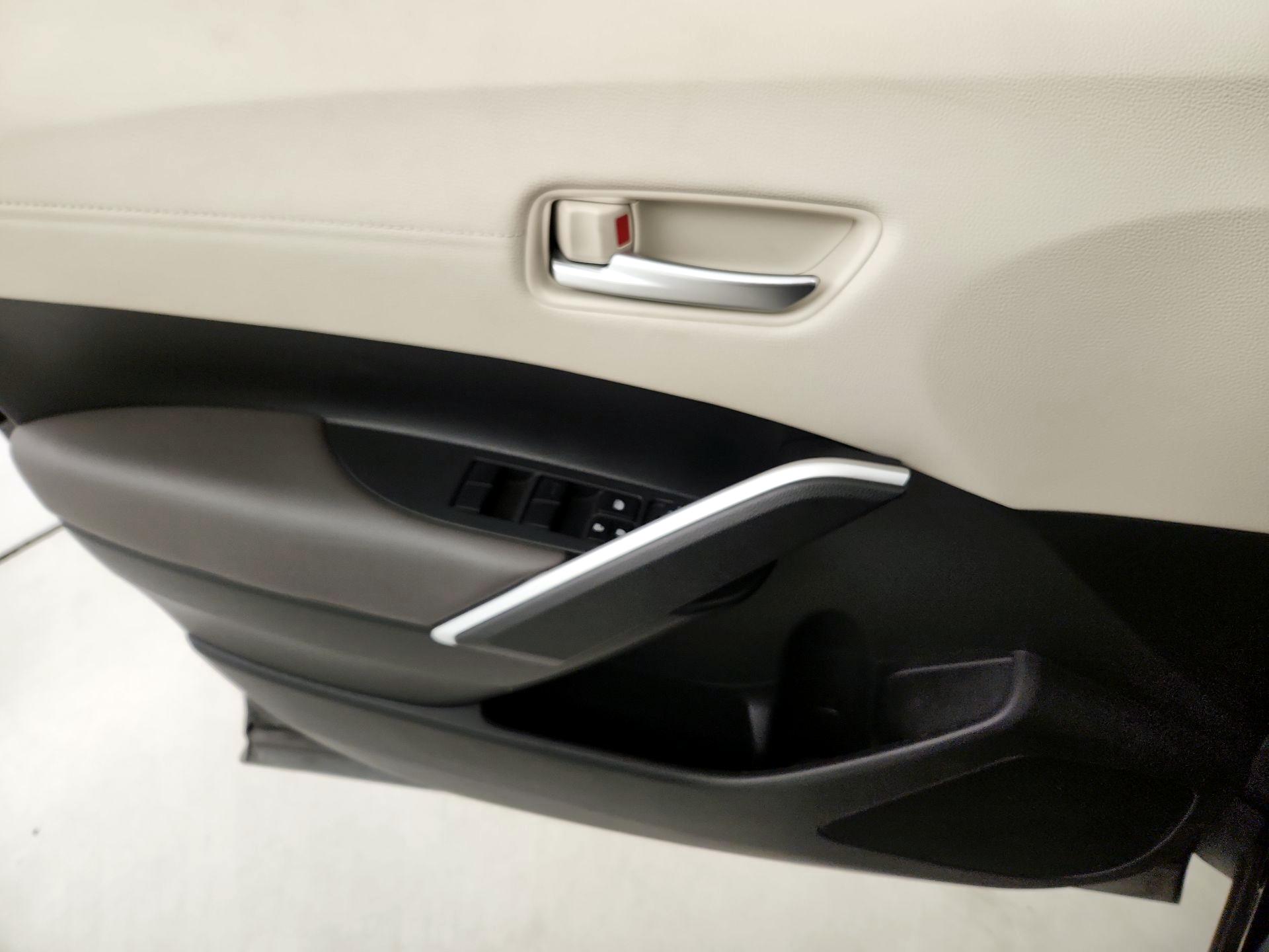 Thumbnail: 2022 Toyota Corolla Cross - 12