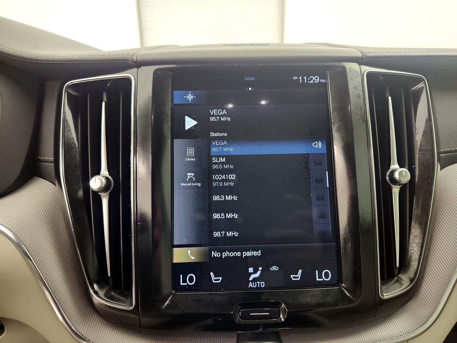 Thumbnail: 2019 Volvo XC60 - 16