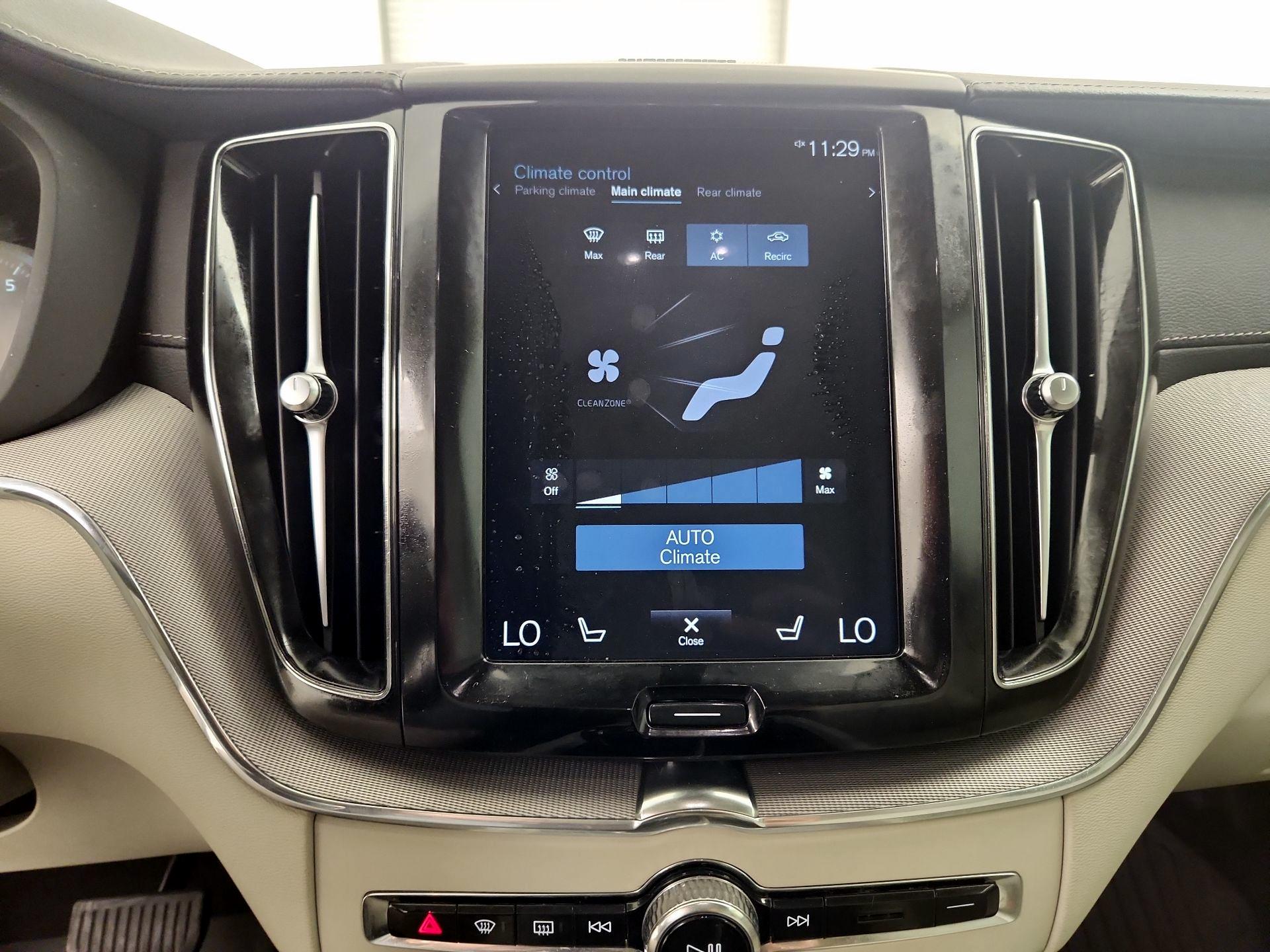 Thumbnail: 2019 Volvo XC60 - 17