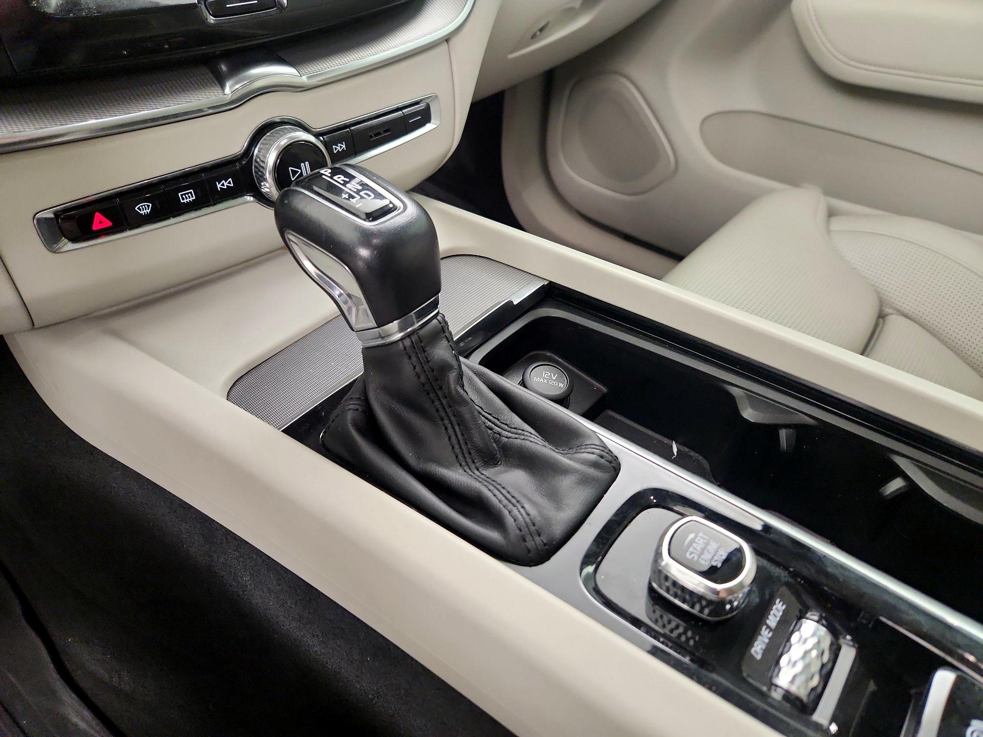 Thumbnail: 2019 Volvo XC60 - 18