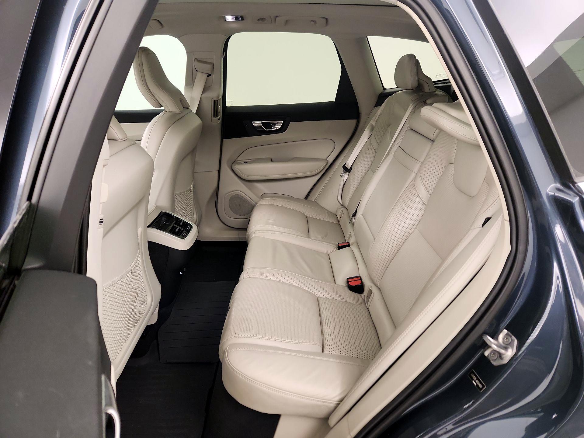 Thumbnail: 2019 Volvo XC60 - 19