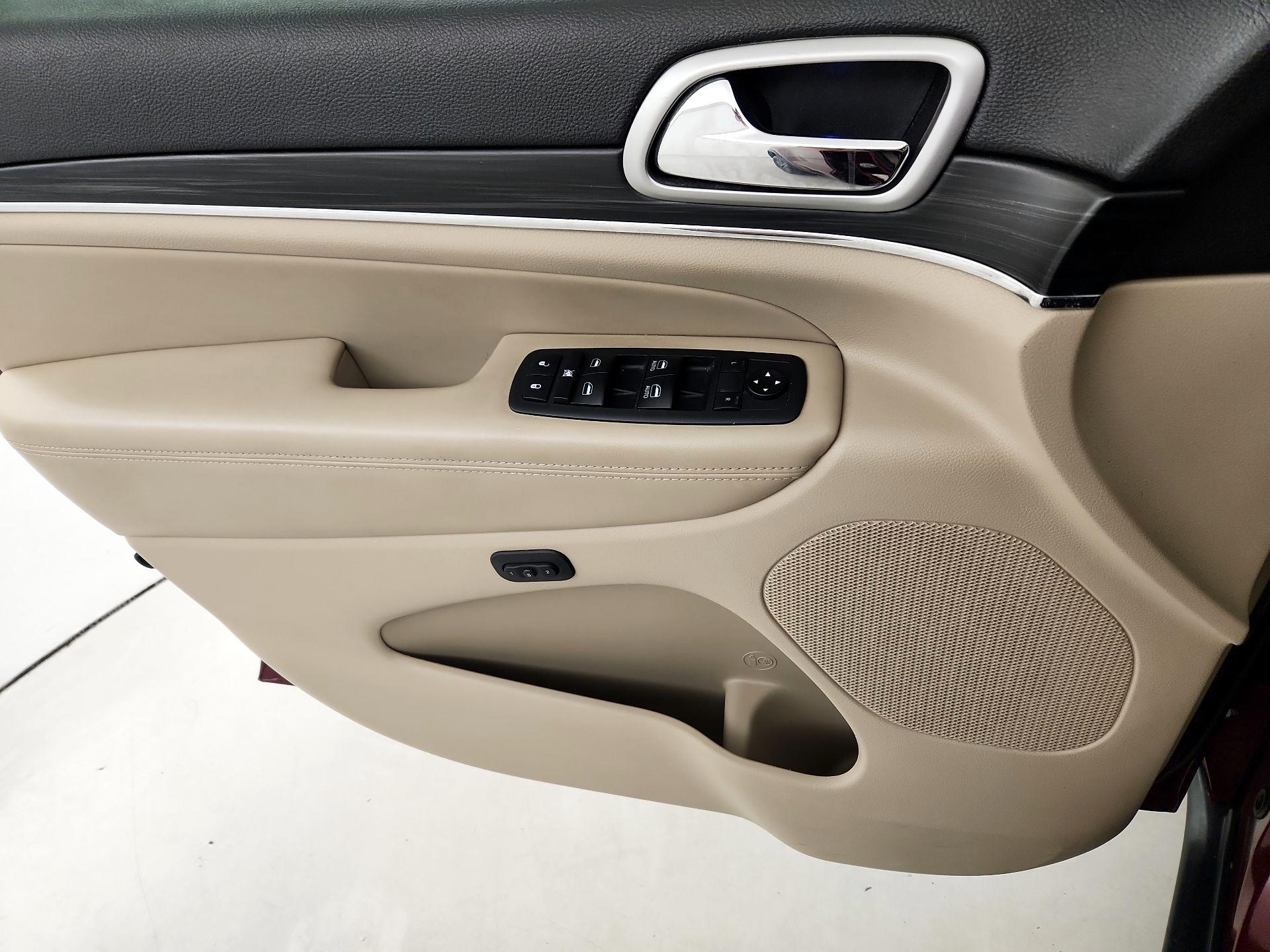 Thumbnail: 2019 Jeep Grand Cherokee - 12